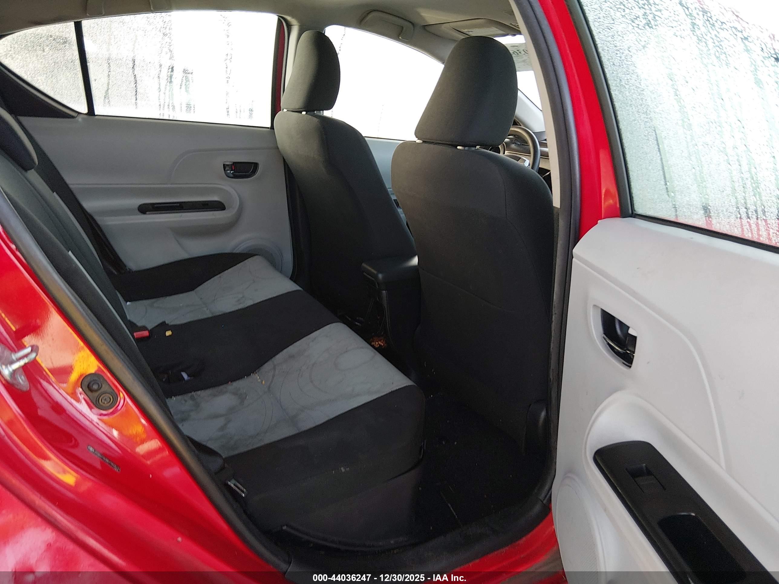 TOYOTA PRIUS image 8