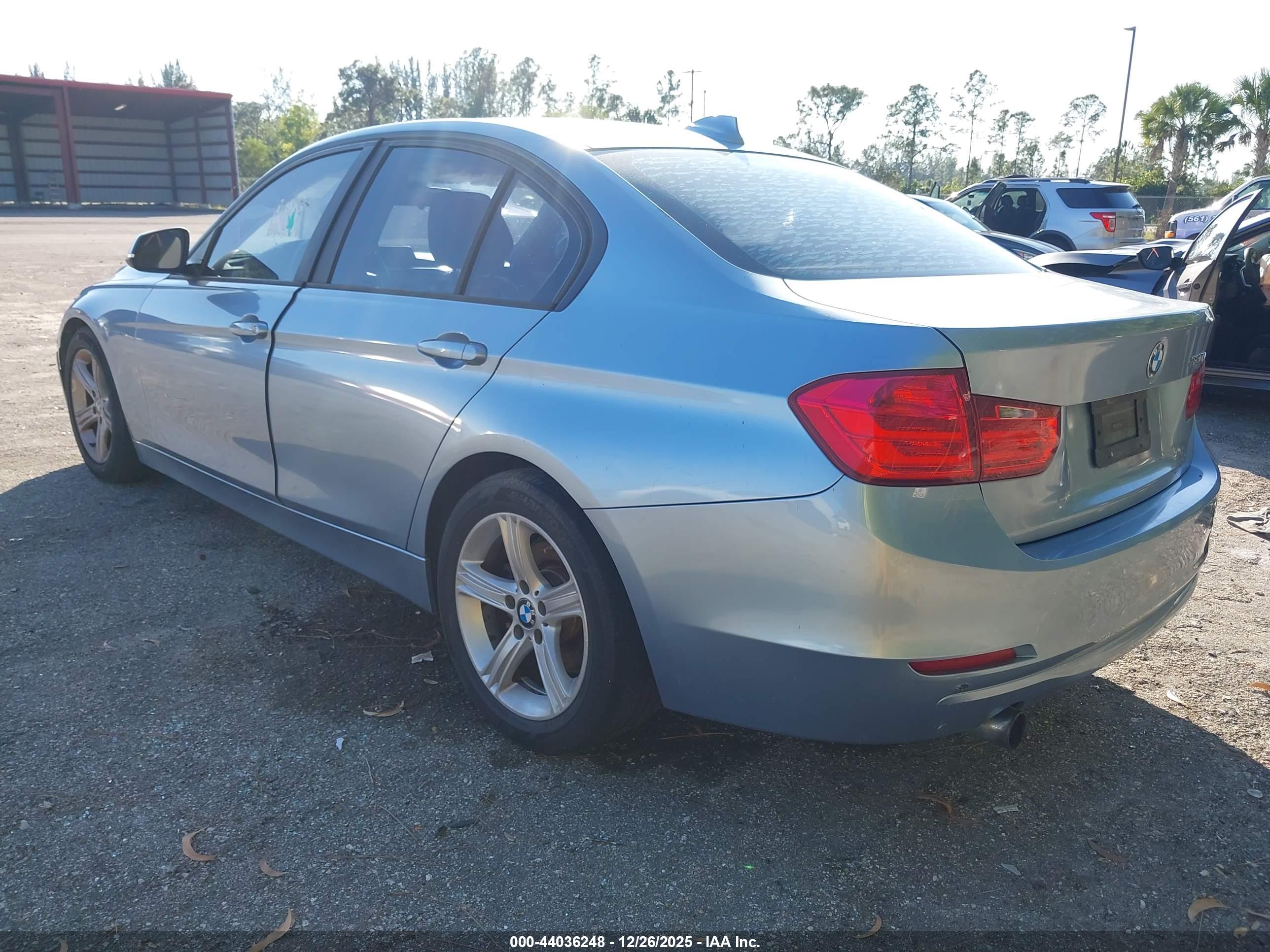 BMW 320I image 3