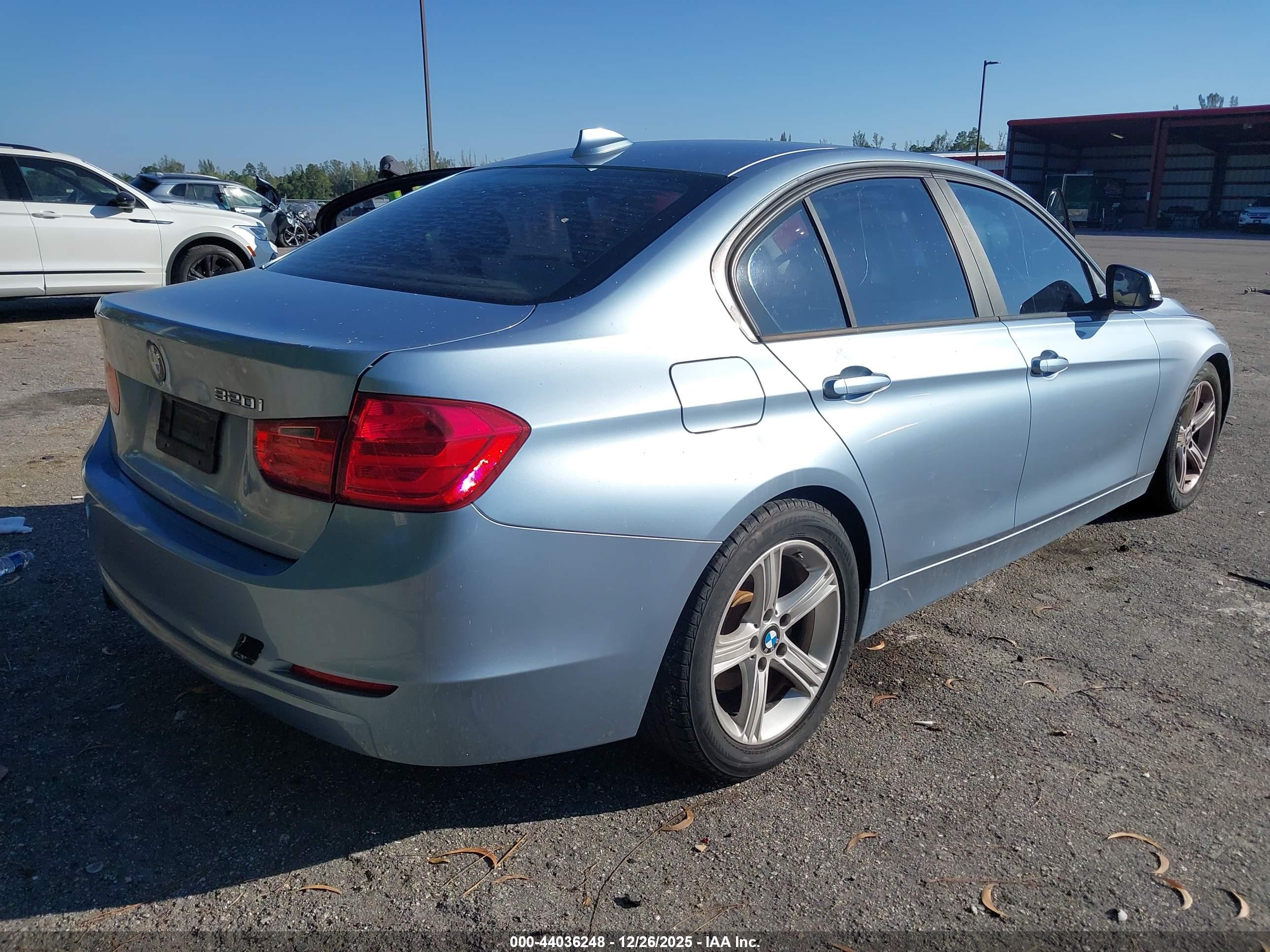 BMW 320I image 4