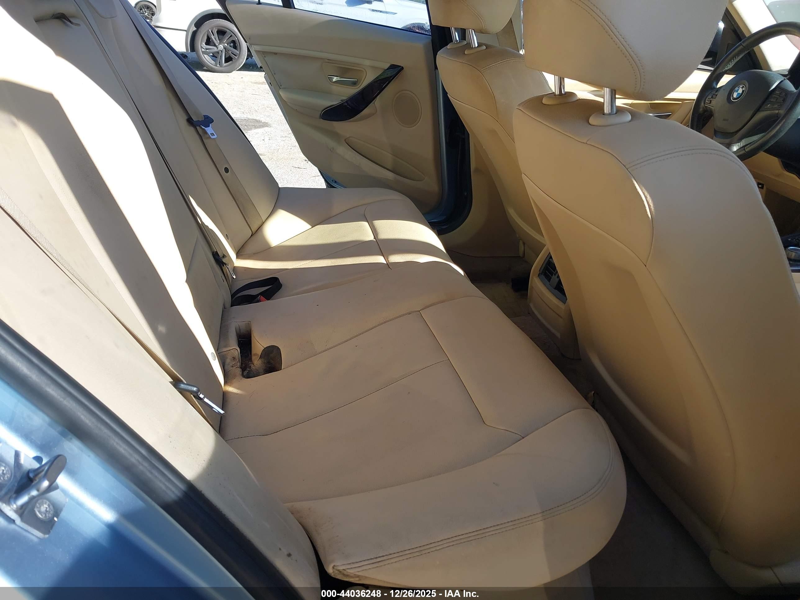 BMW 320I image 8