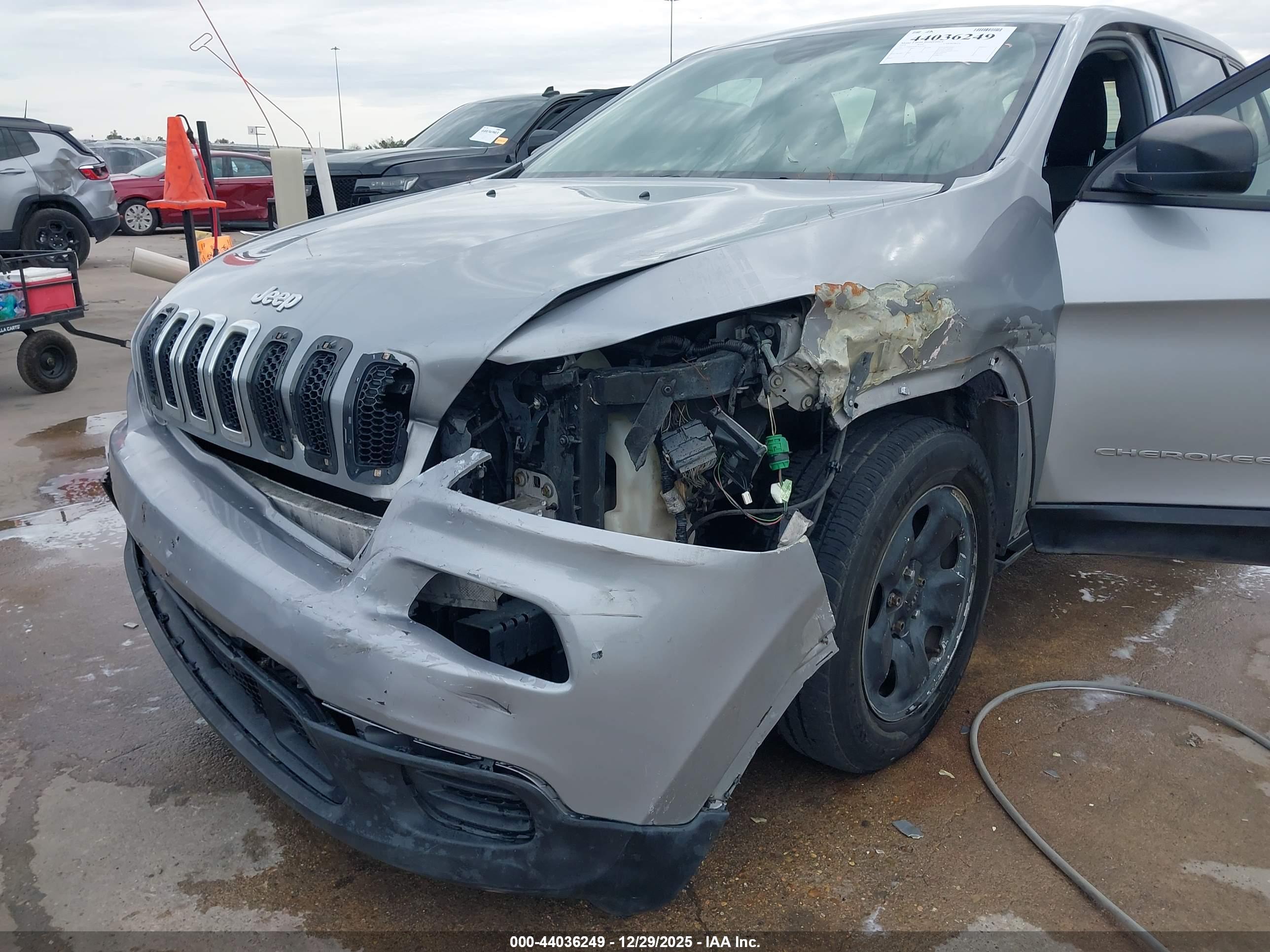 JEEP CHEROKEE image 6