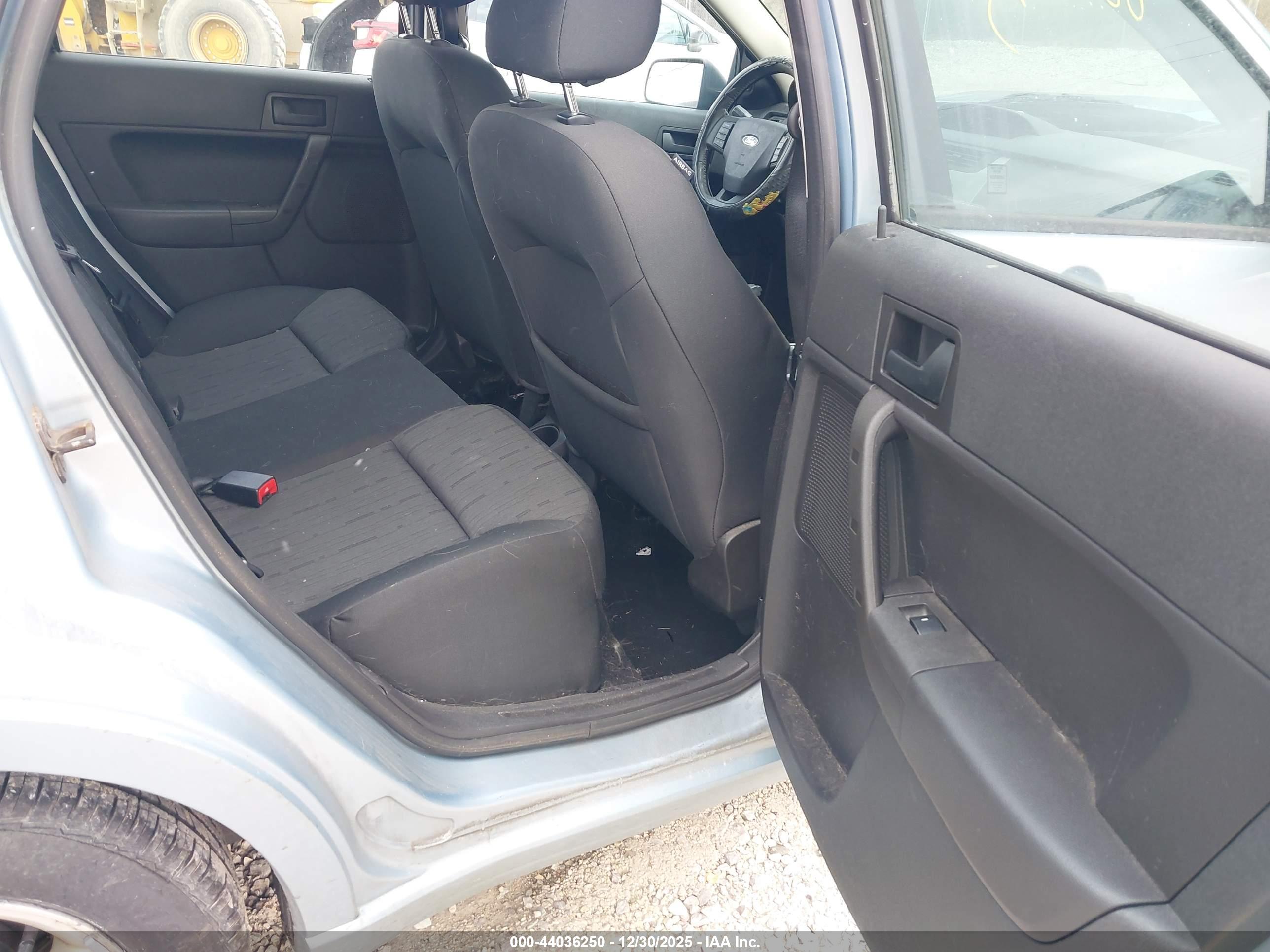 FORD FOCUS image 8