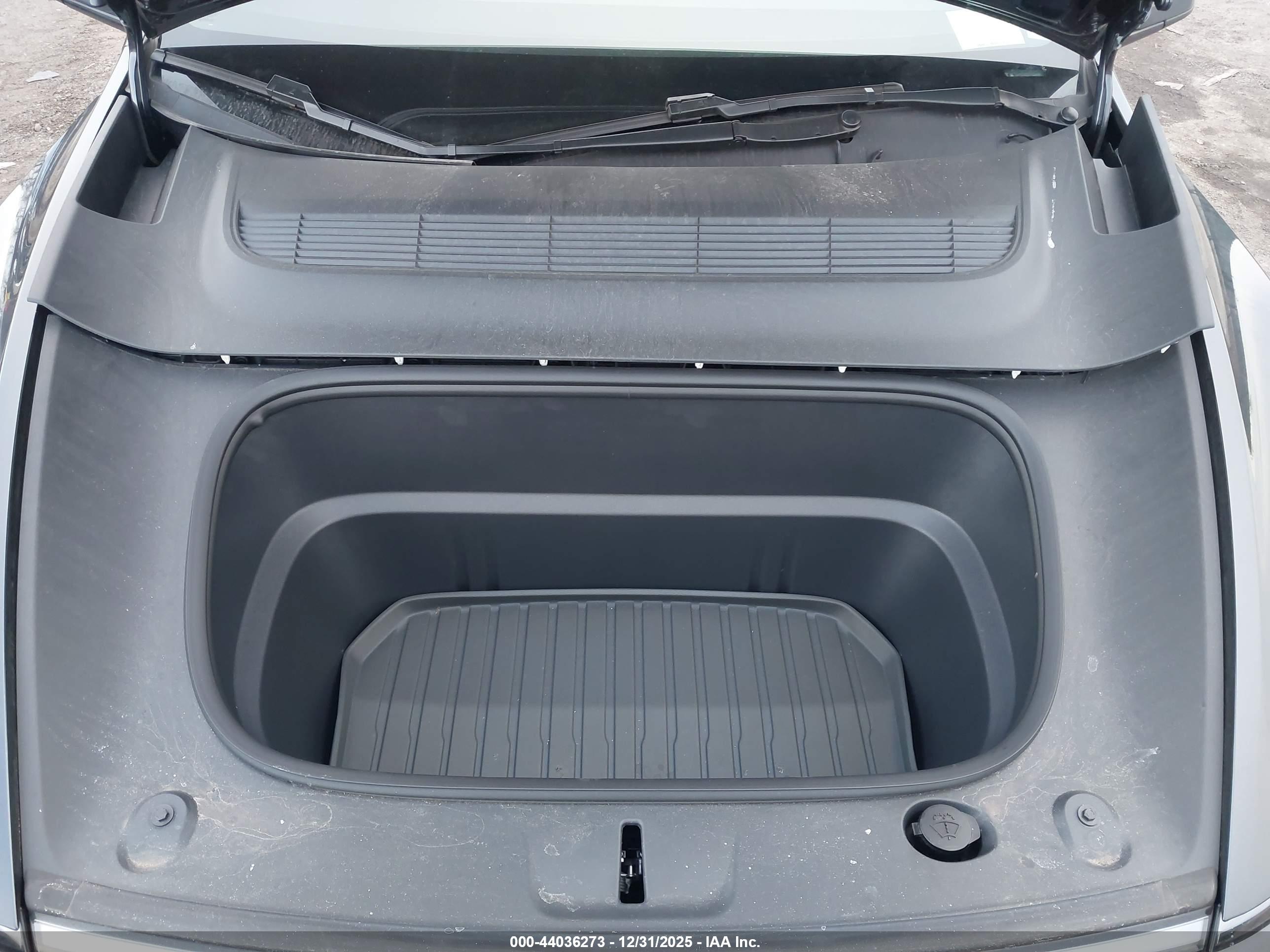 TESLA MODEL image 10
