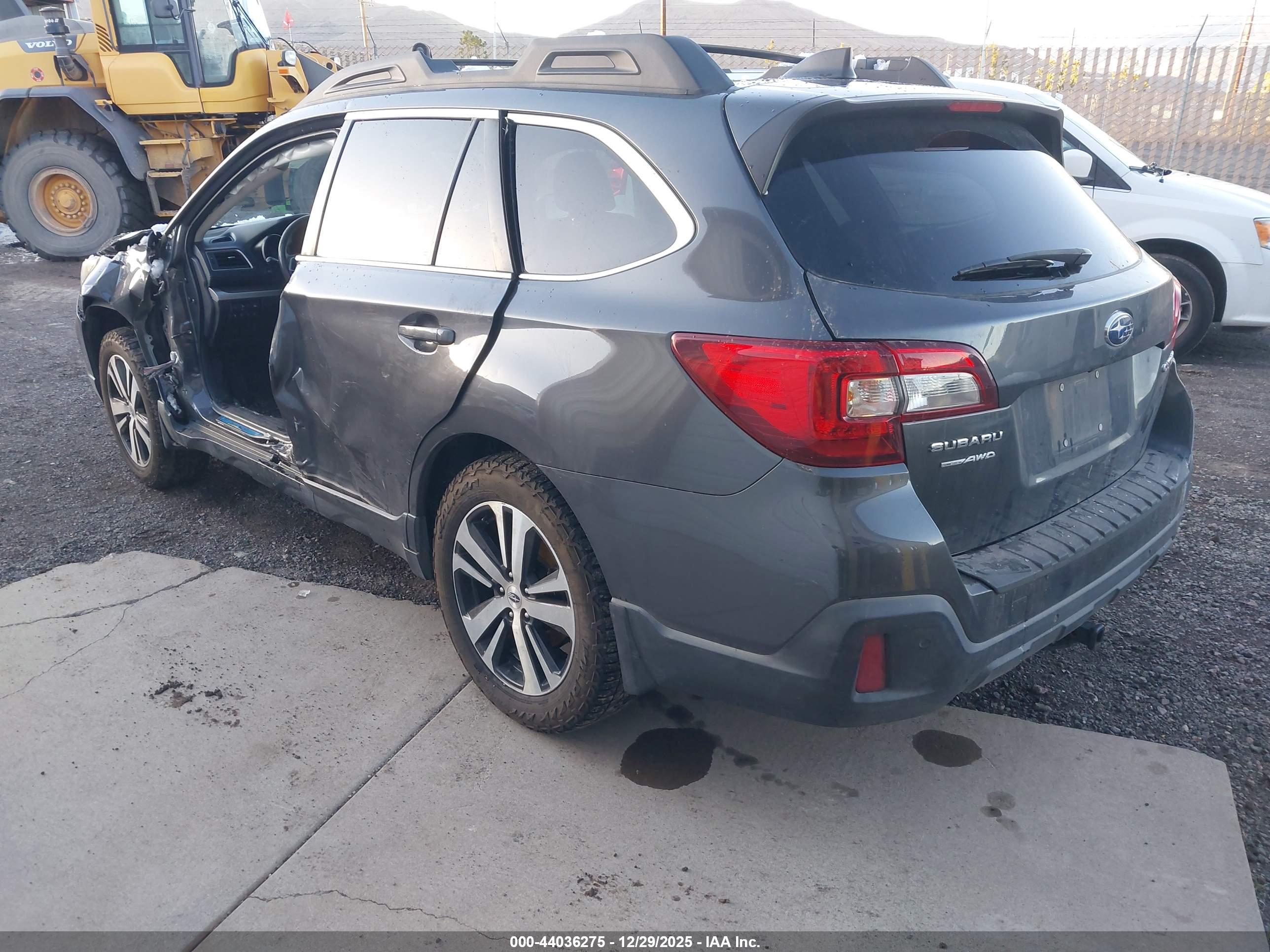 SUBARU OUTBACK image 3