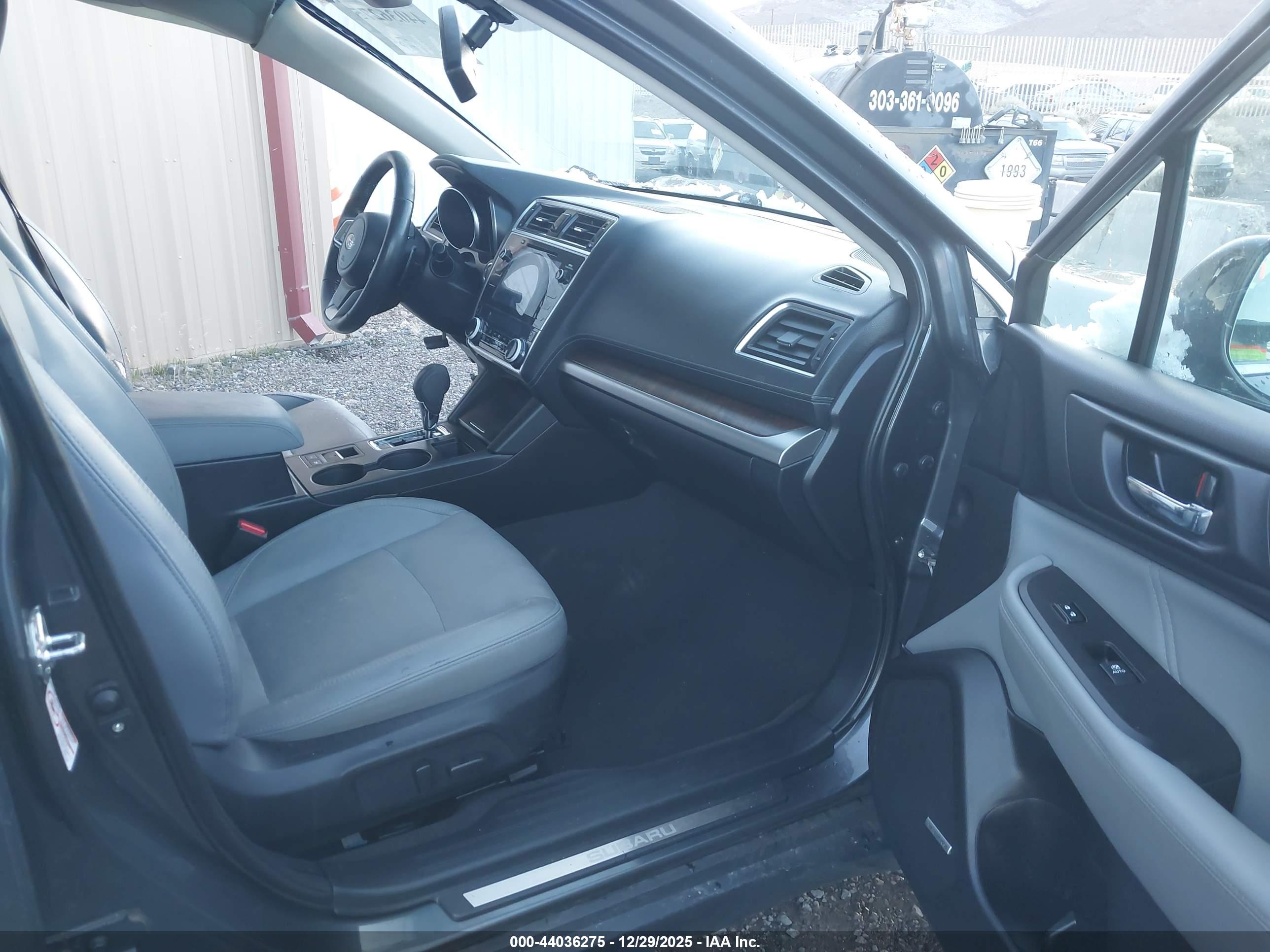 SUBARU OUTBACK image 5