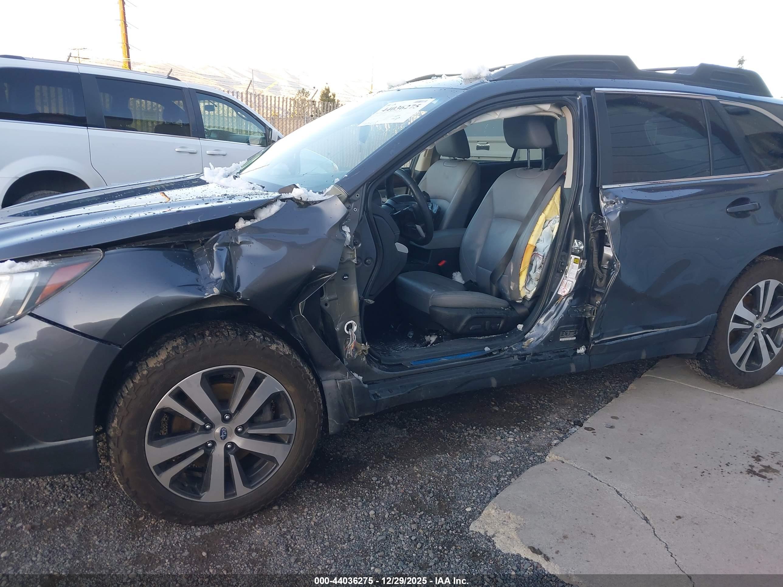 SUBARU OUTBACK image 6