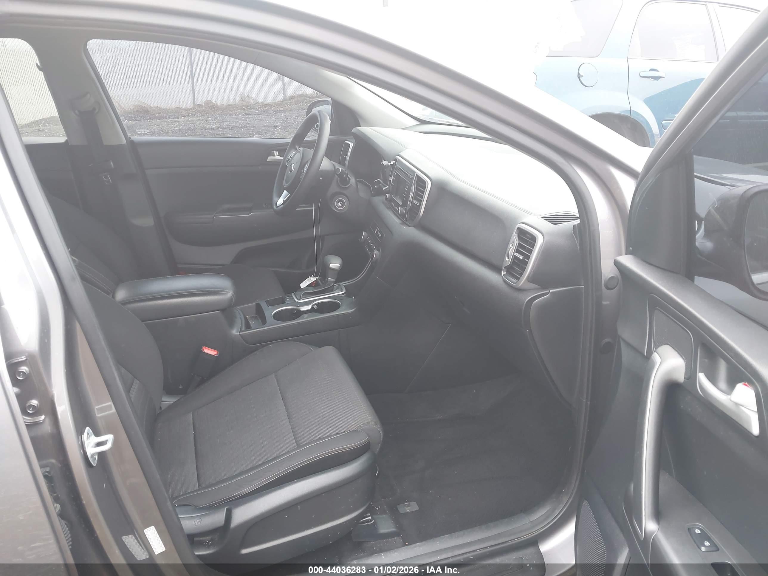 KIA SPORTAGE image 5
