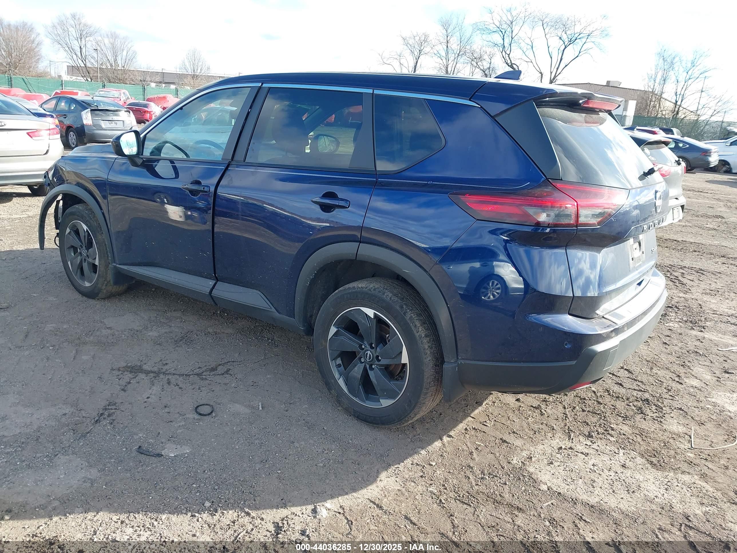 NISSAN ROGUE image 3