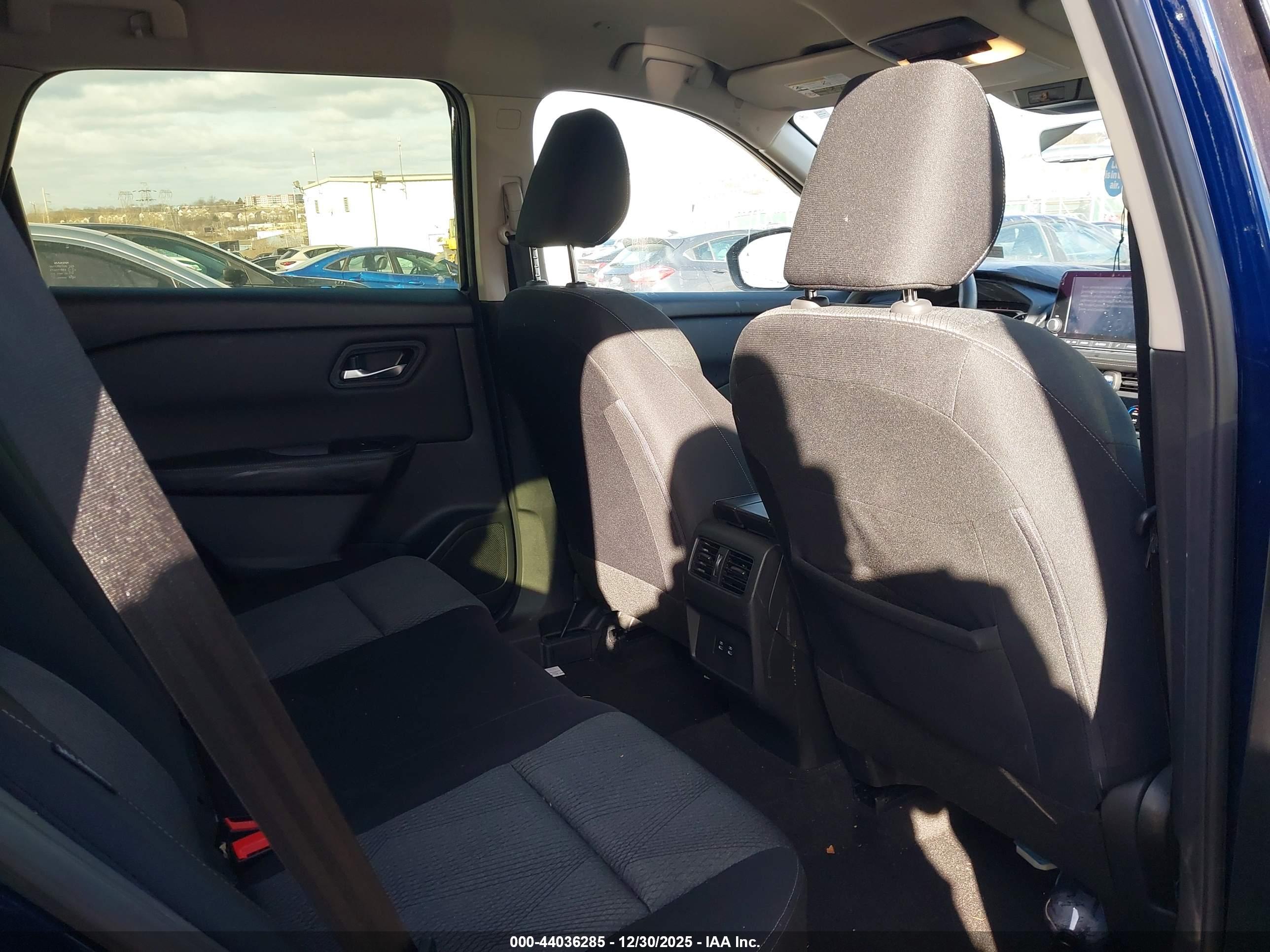 NISSAN ROGUE image 8