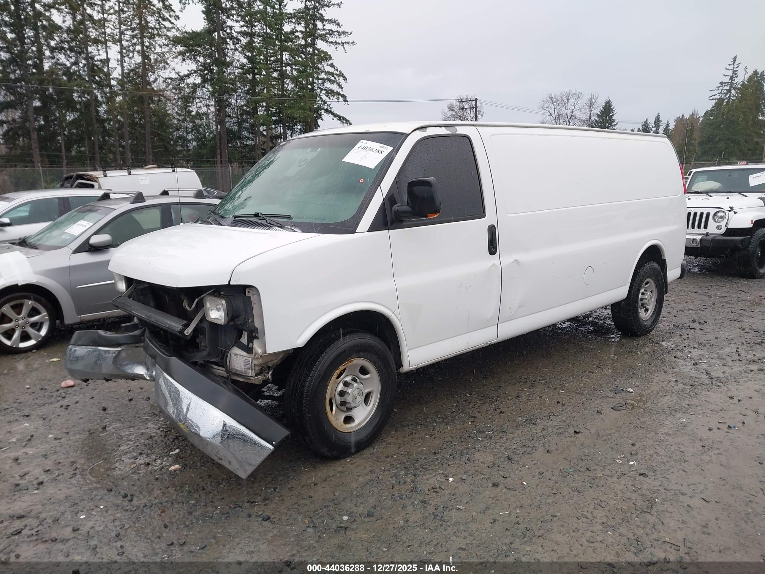 CHEVROLET EXPRESS image 2