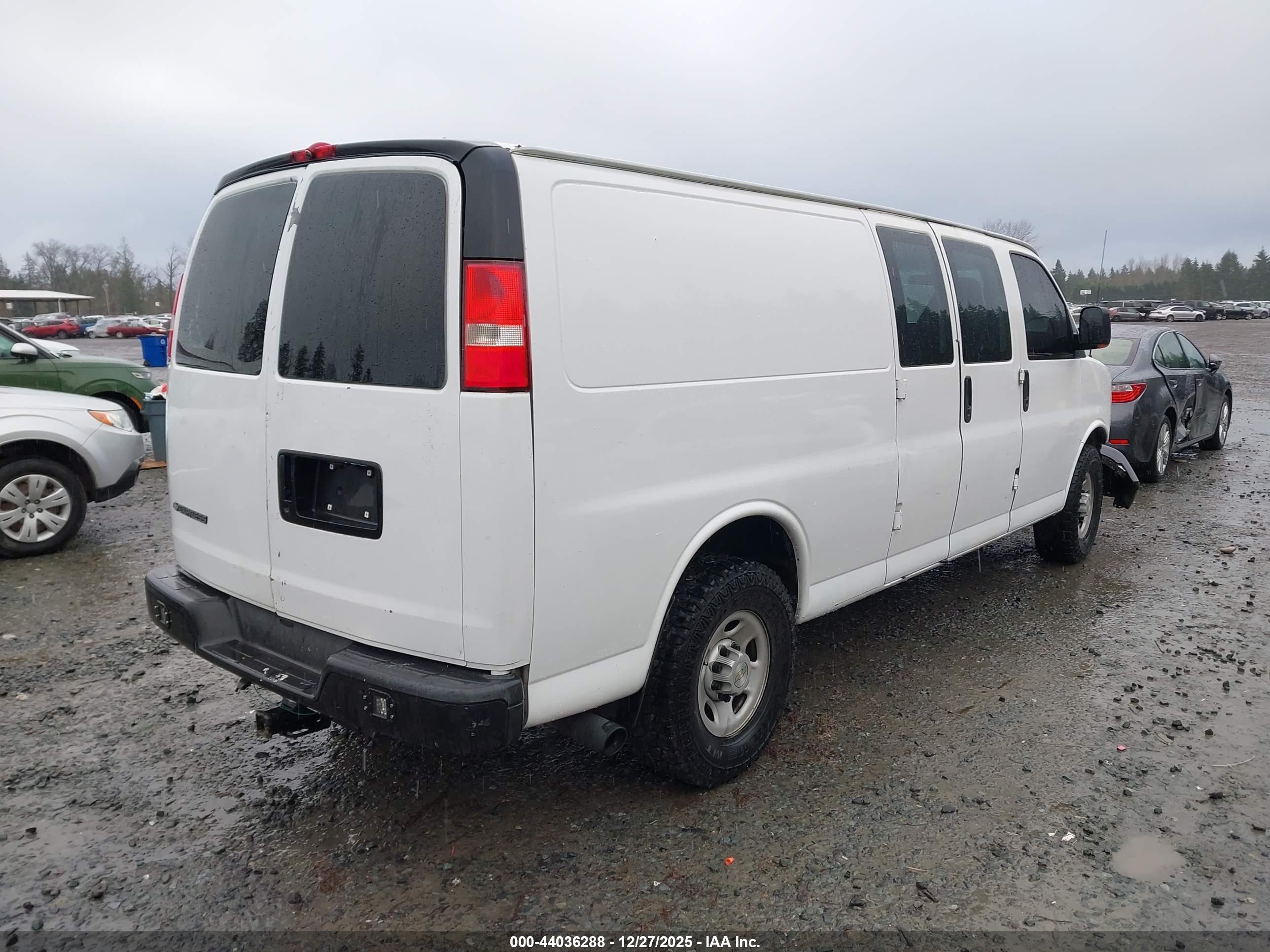 CHEVROLET EXPRESS image 4