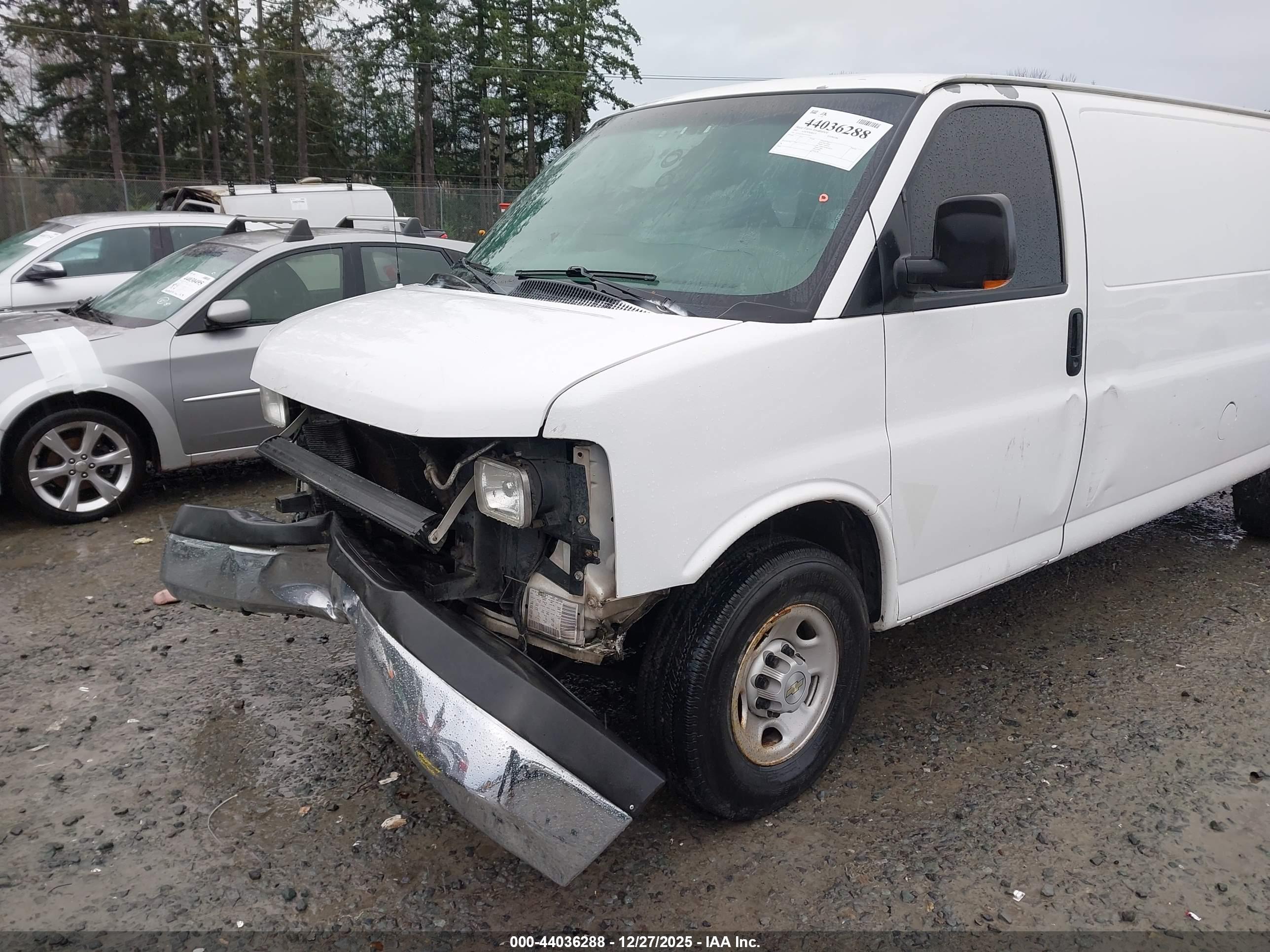 CHEVROLET EXPRESS image 6