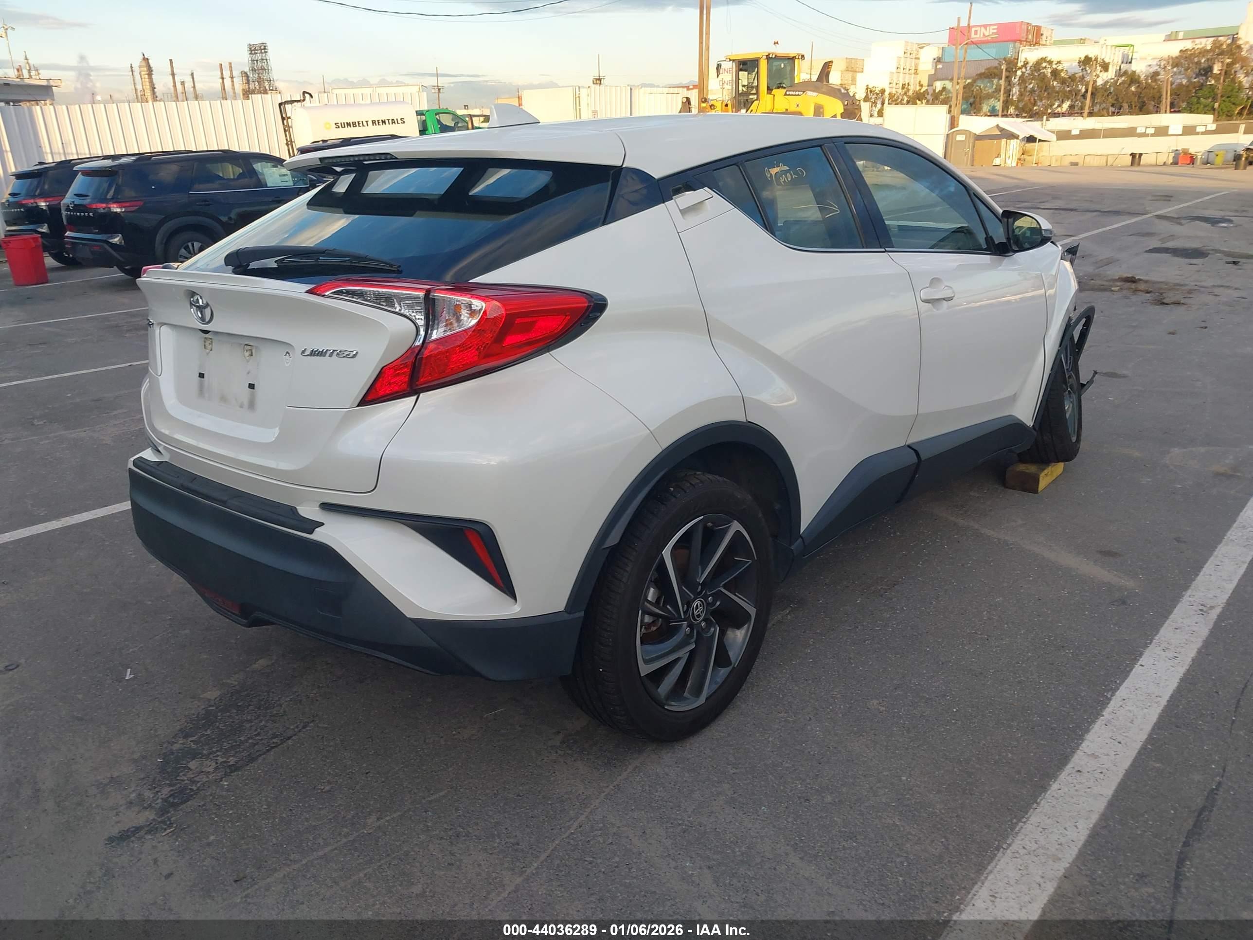 TOYOTA C-HR image 4