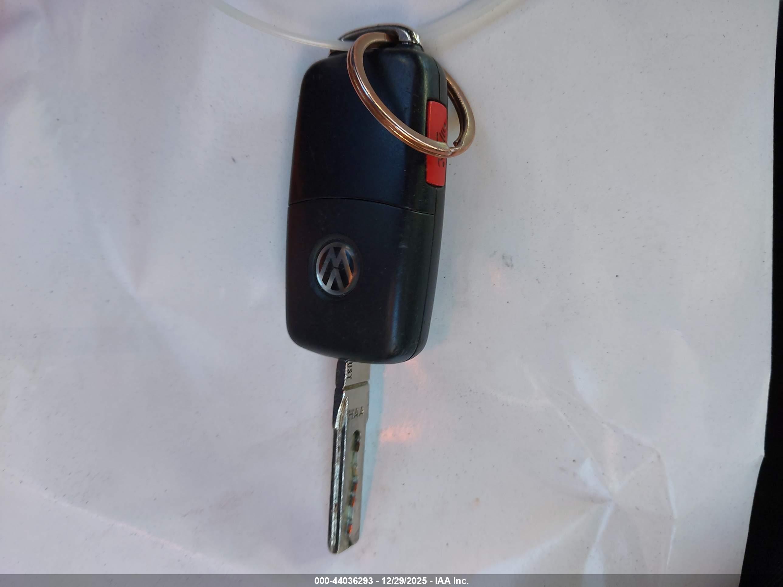VOLKSWAGEN BEETLE image 11