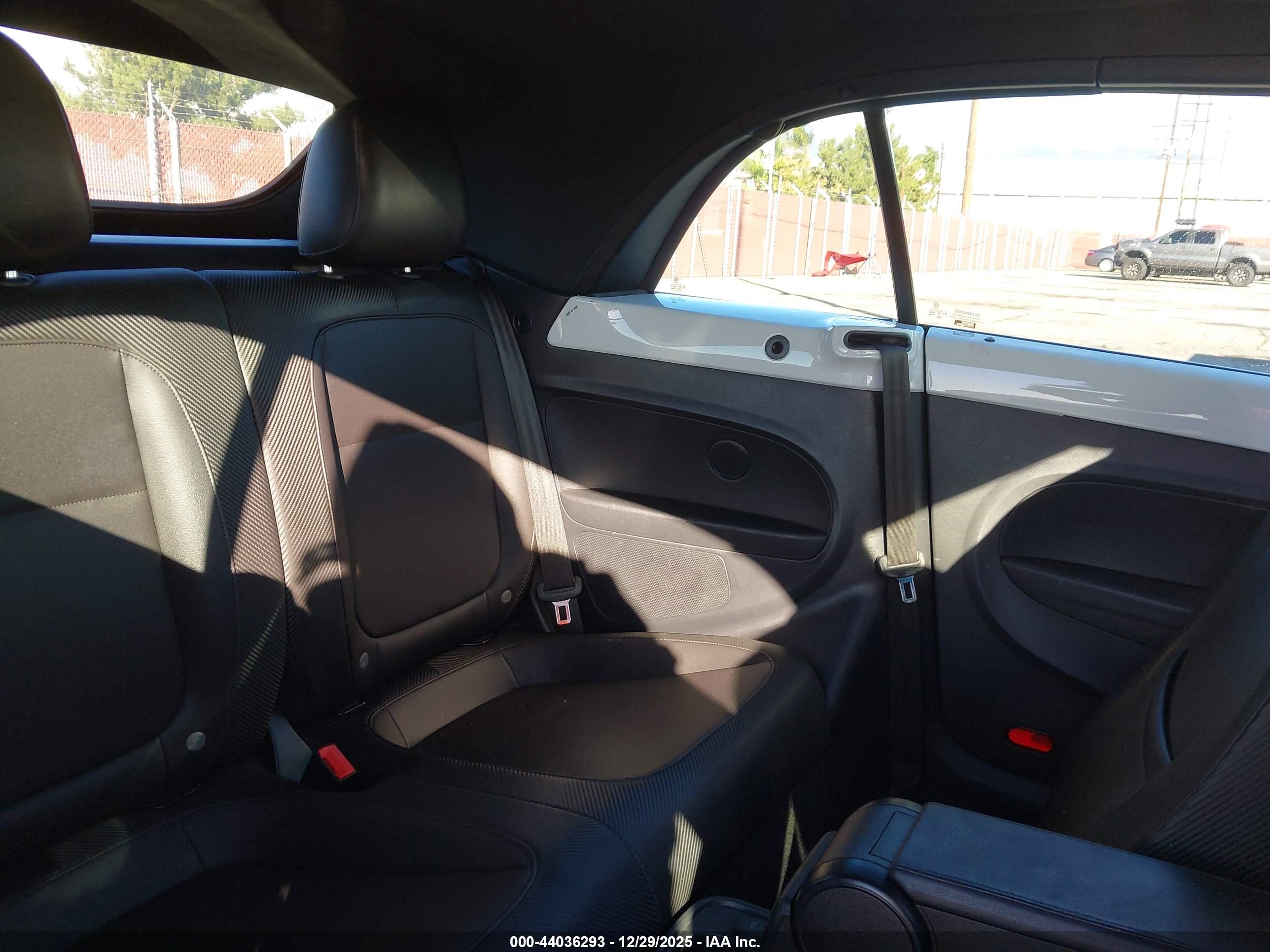 VOLKSWAGEN BEETLE image 8