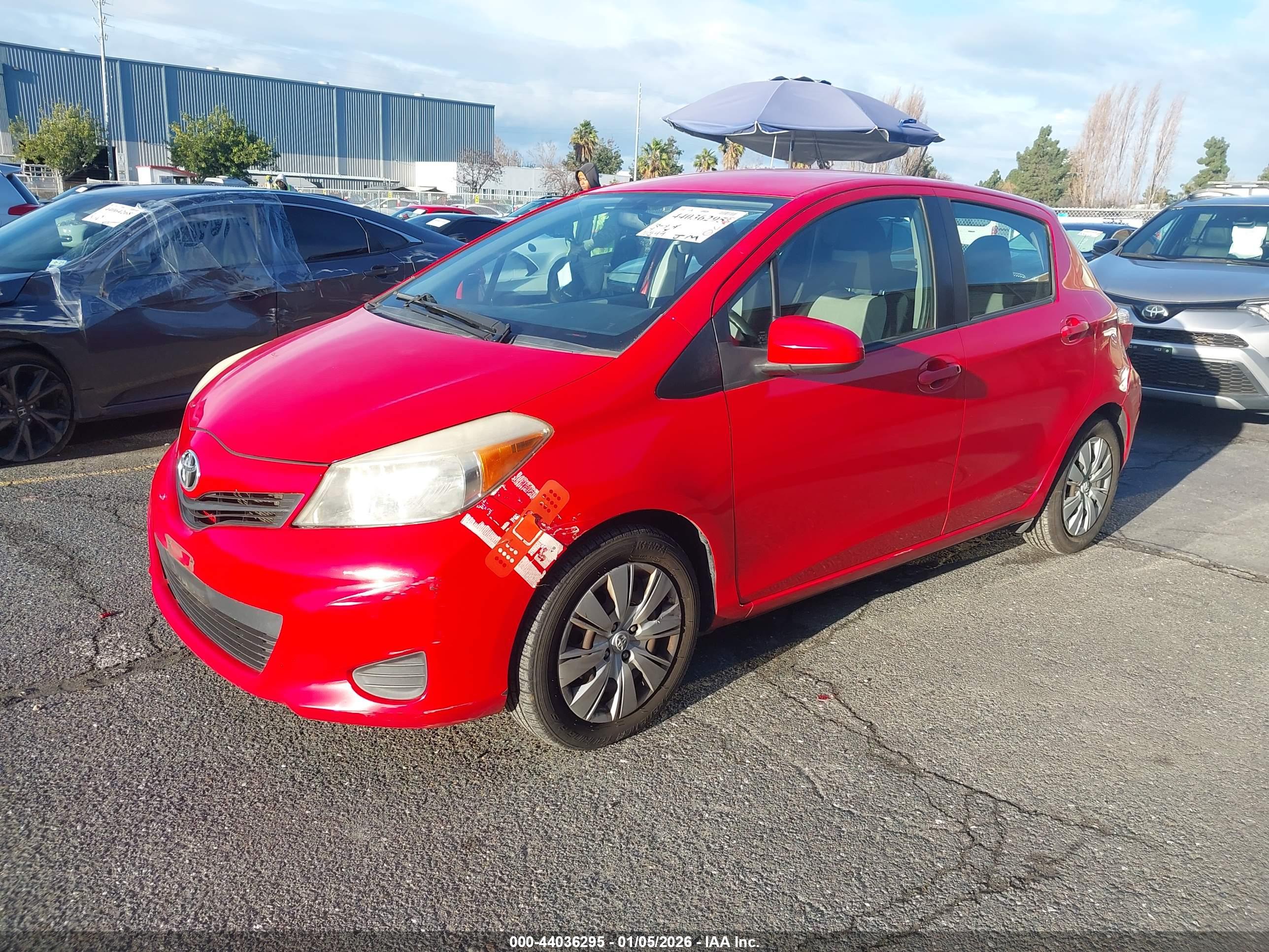 TOYOTA YARIS image 2
