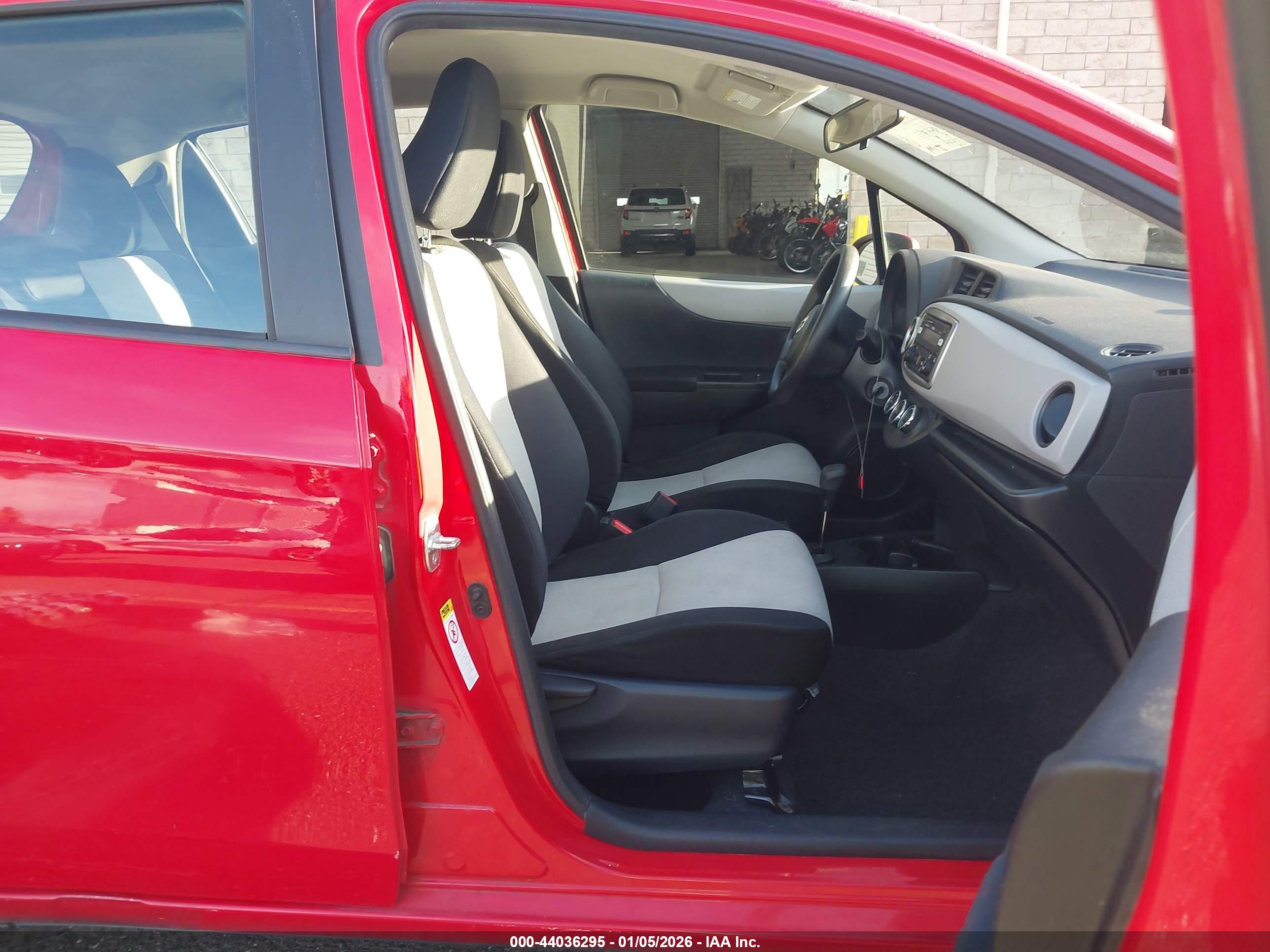 TOYOTA YARIS image 5