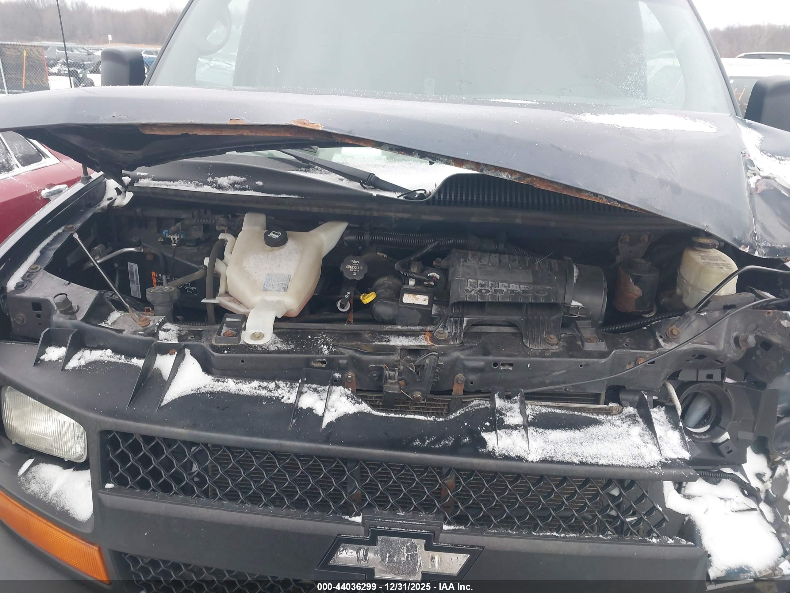 CHEVROLET EXPRESS image 10