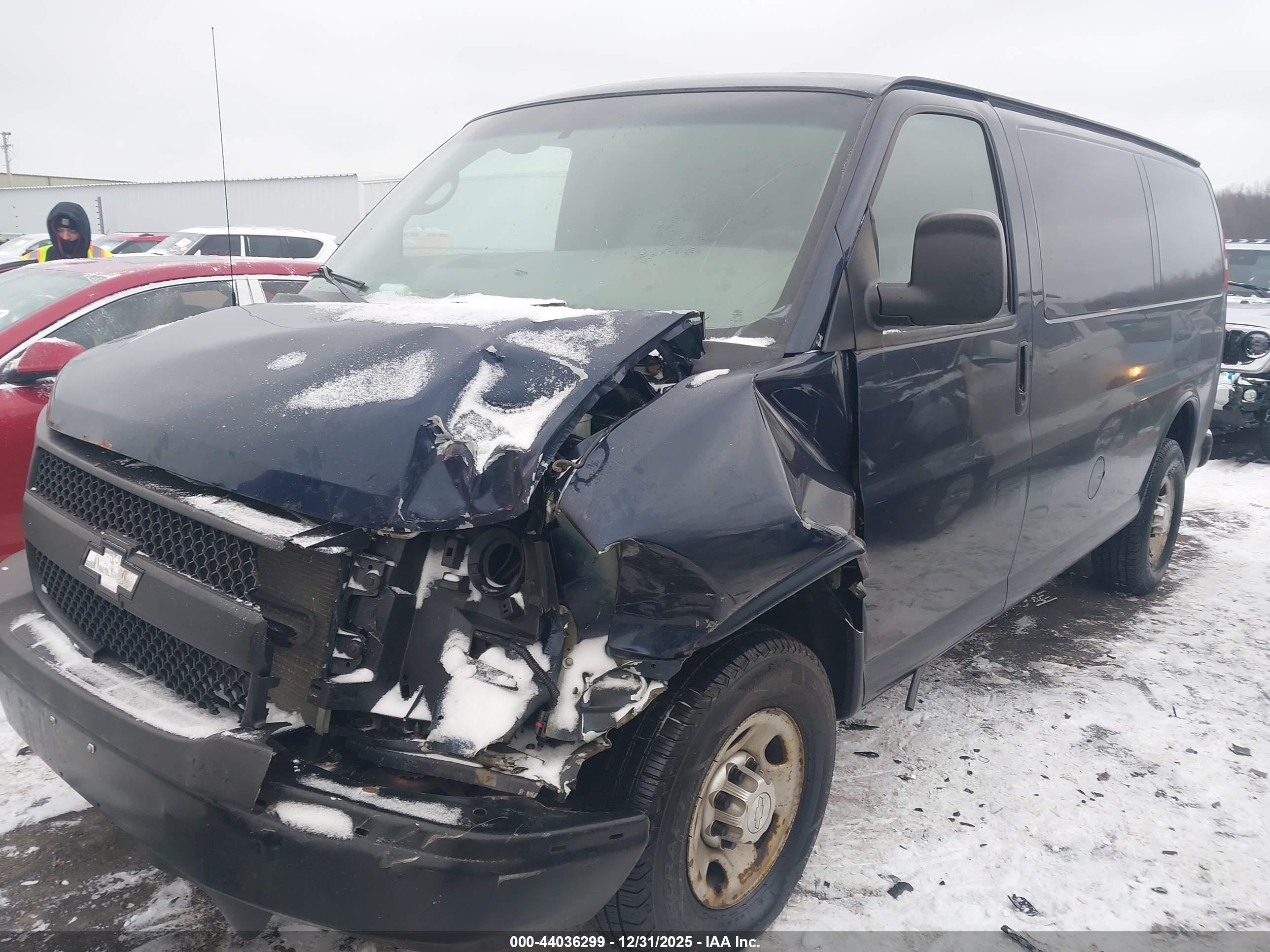 CHEVROLET EXPRESS image 2
