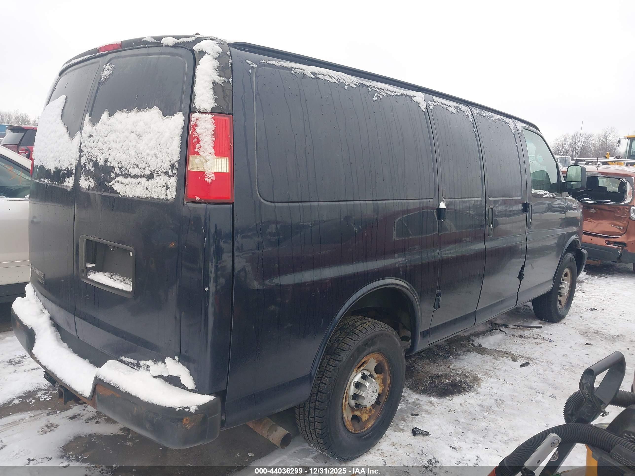 CHEVROLET EXPRESS image 4