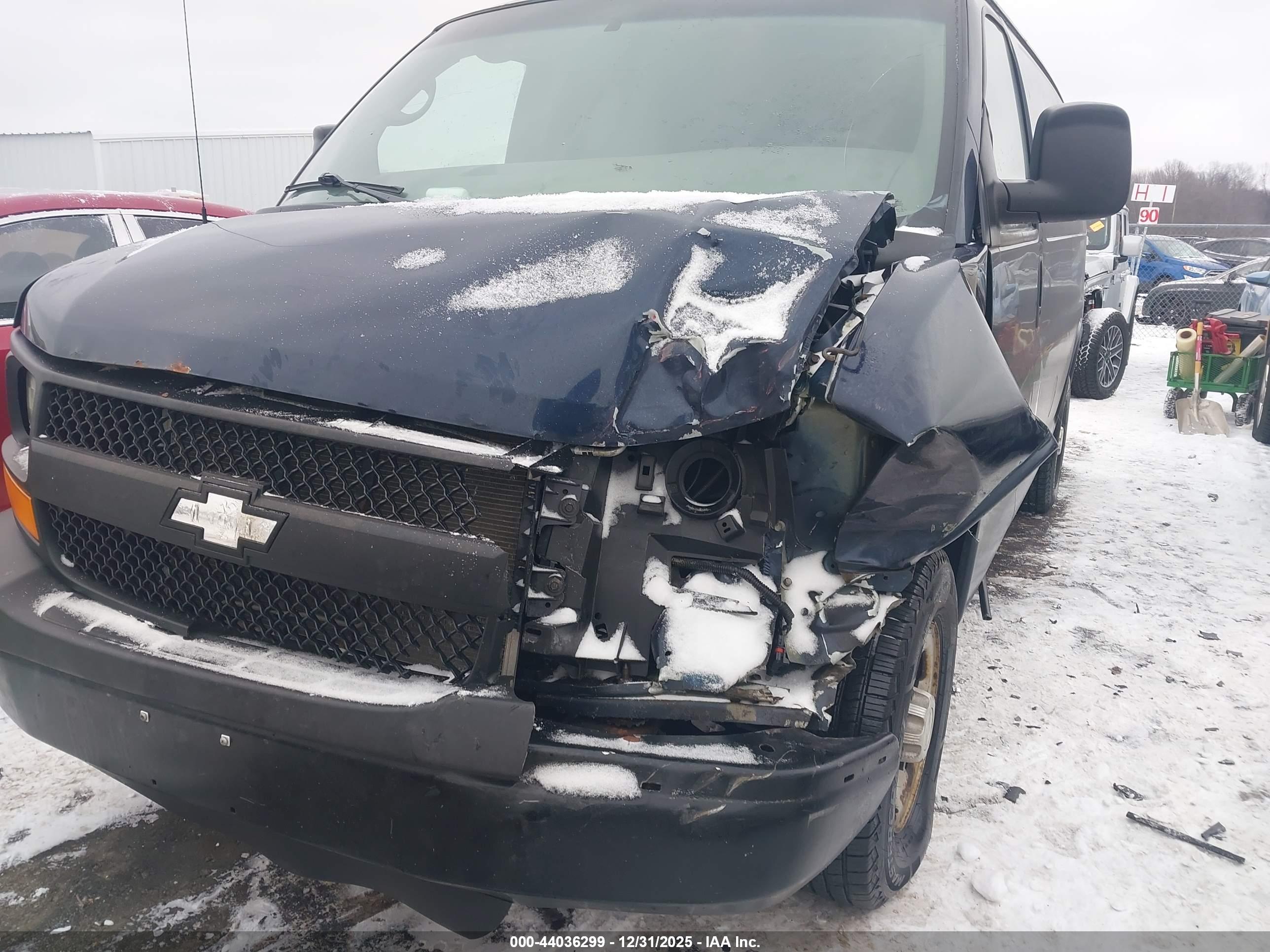 CHEVROLET EXPRESS image 6