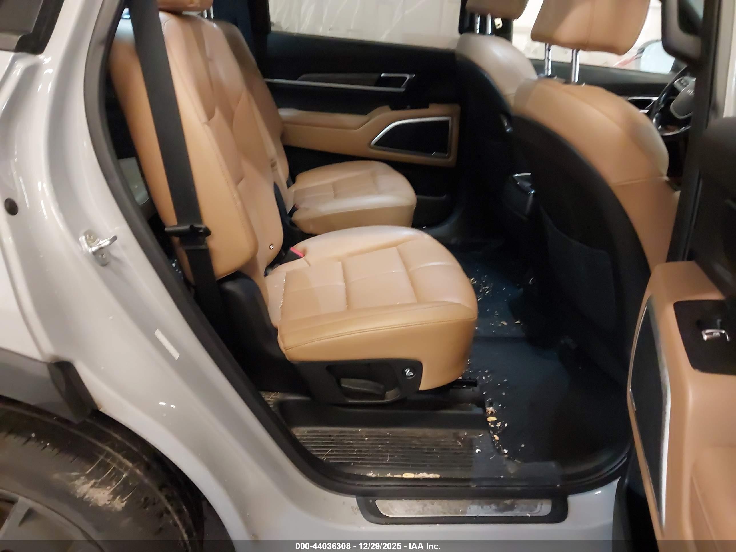 KIA TELLURIDE image 8