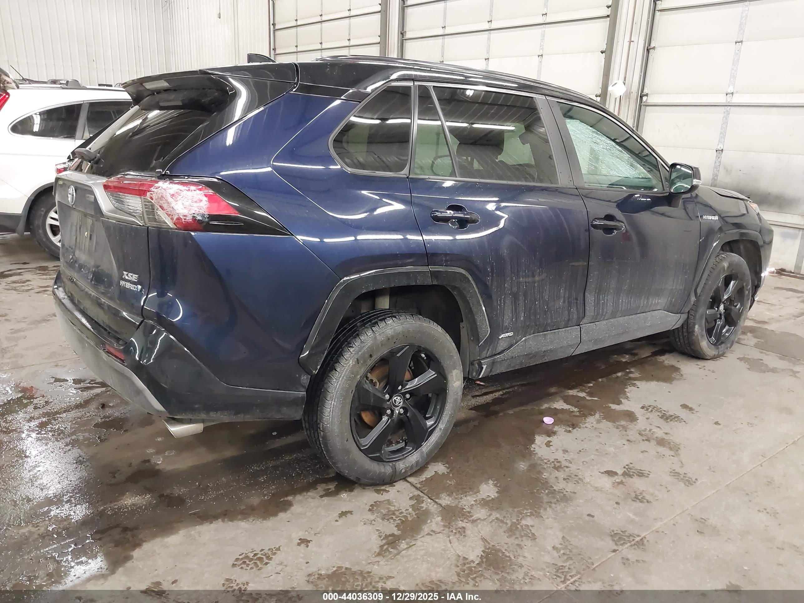 TOYOTA RAV4 image 4