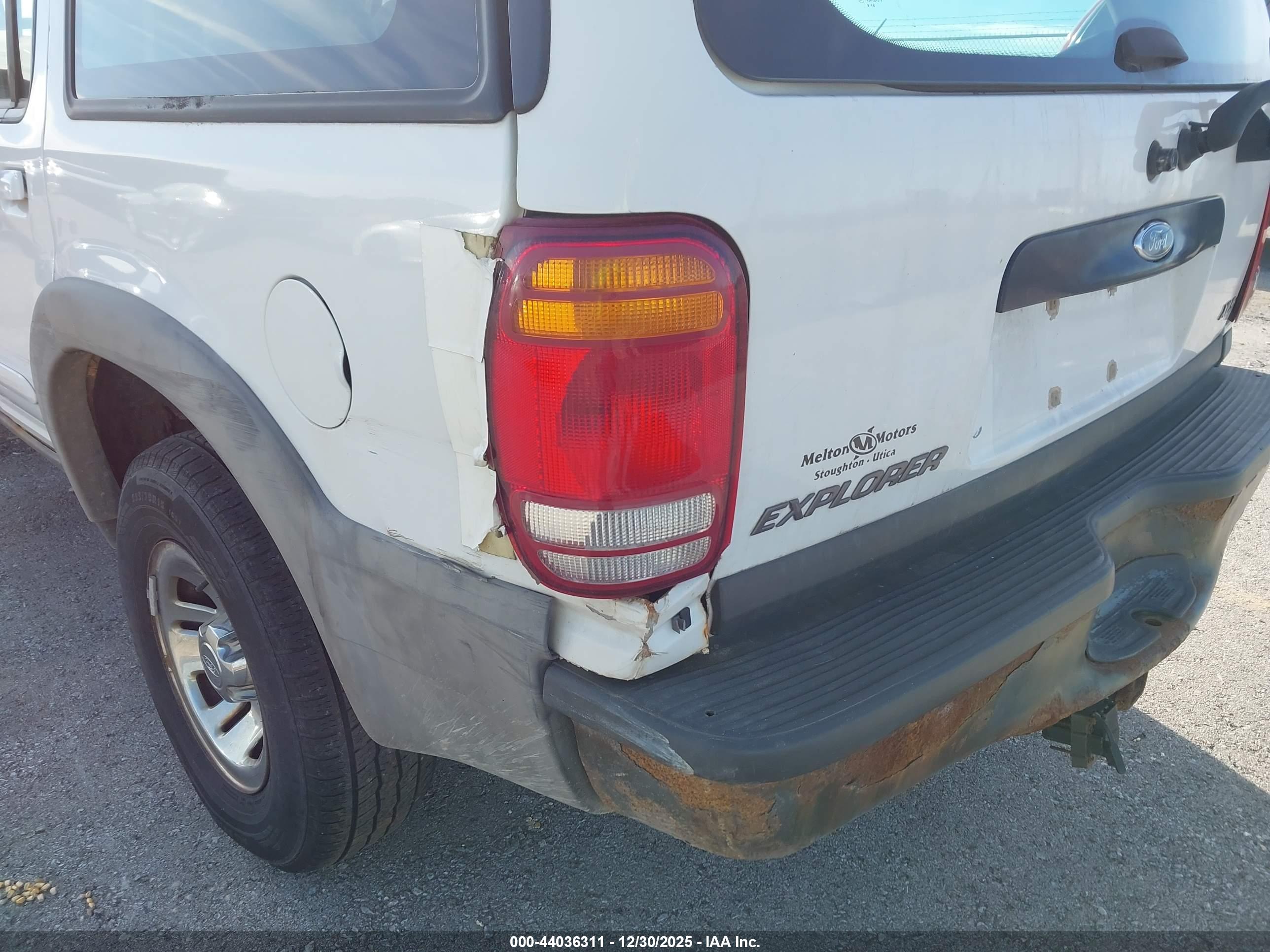 FORD EXPLORER image 6