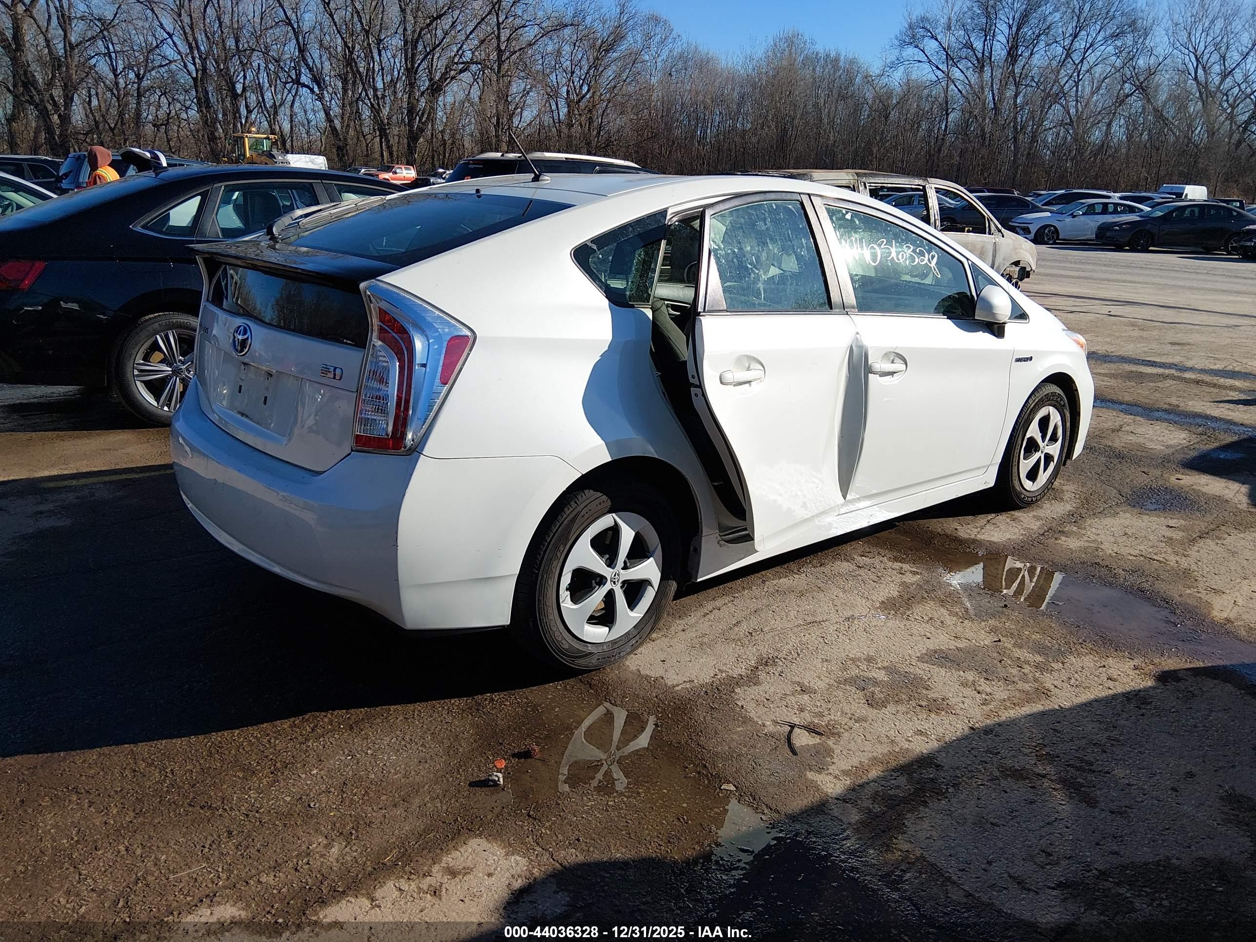 TOYOTA PRIUS image 4