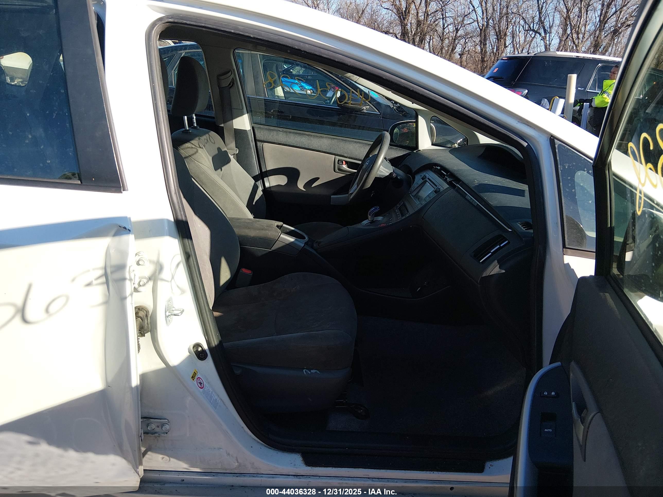 TOYOTA PRIUS image 5