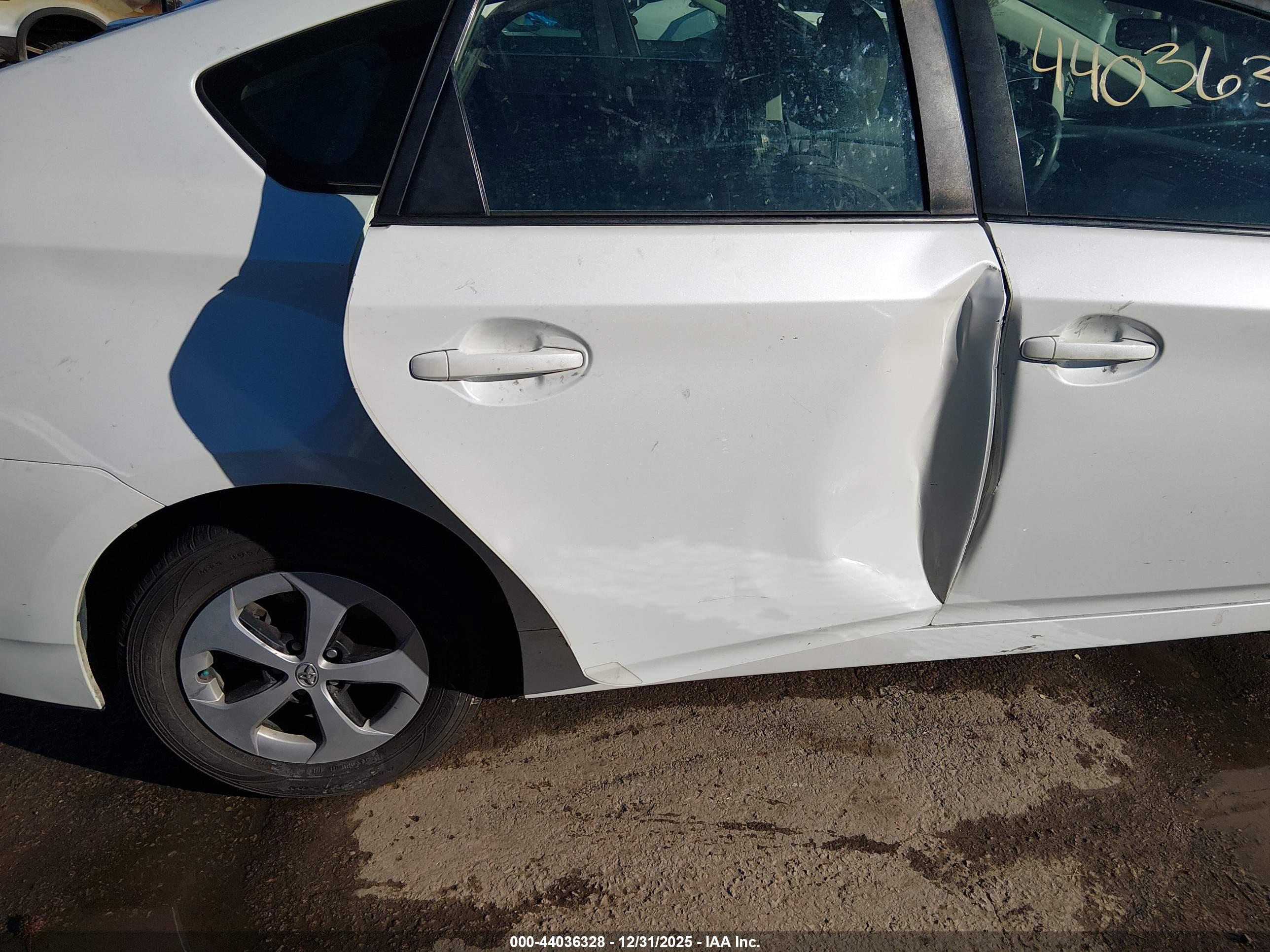 TOYOTA PRIUS image 6