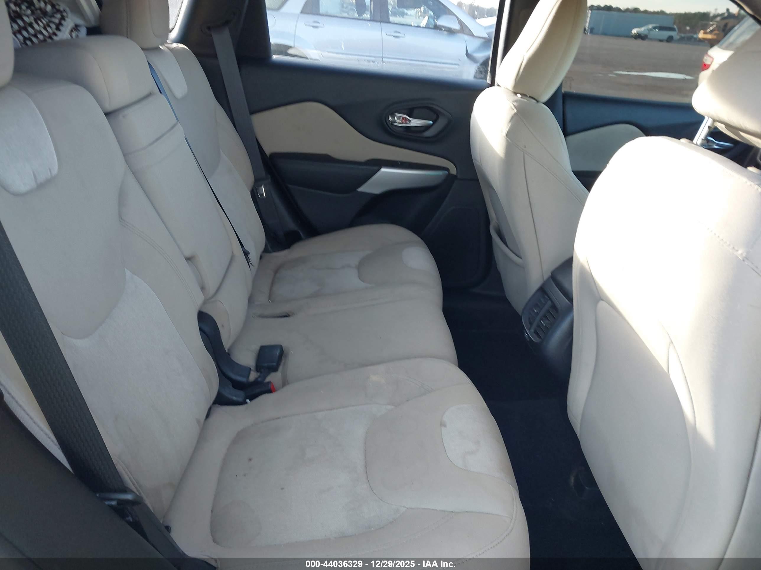 JEEP CHEROKEE image 8