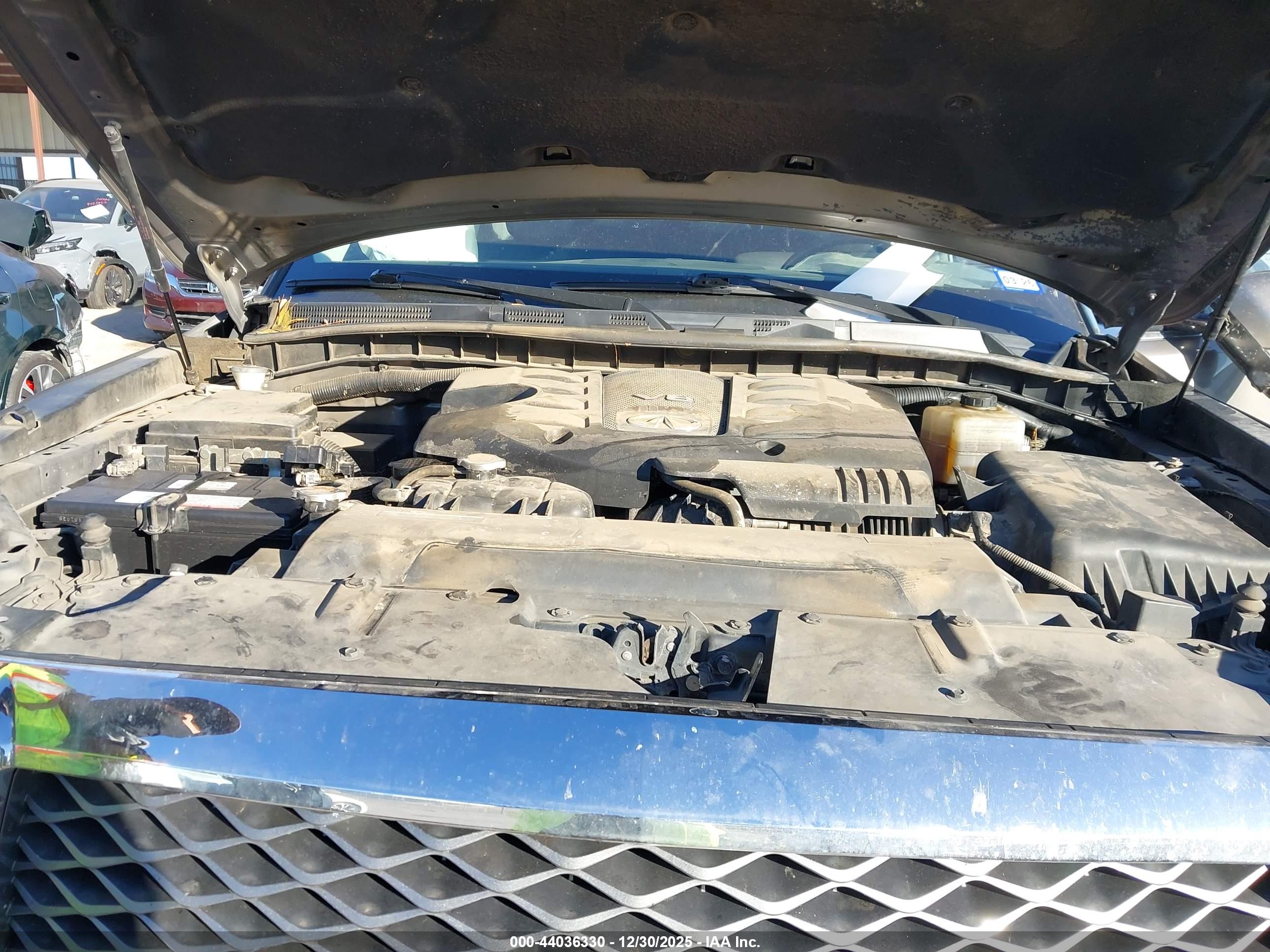 INFINITI QX80 image 10