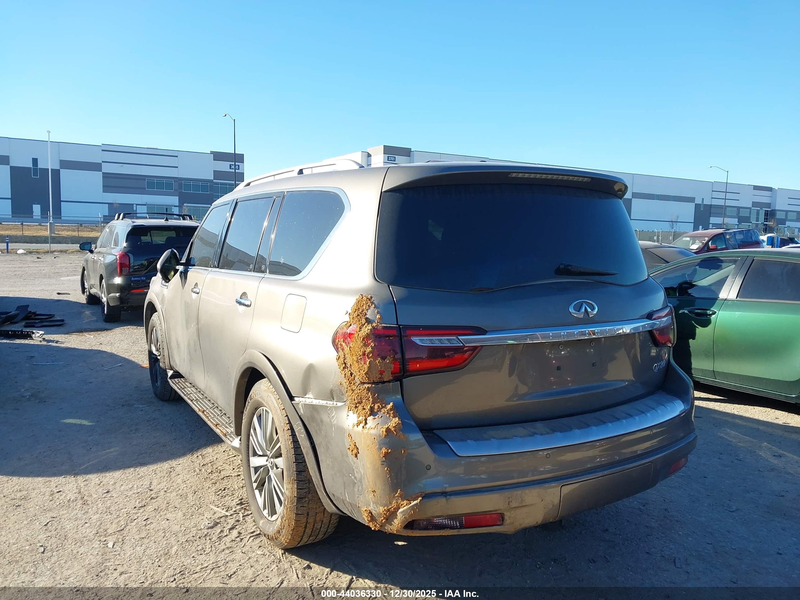 INFINITI QX80 image 3