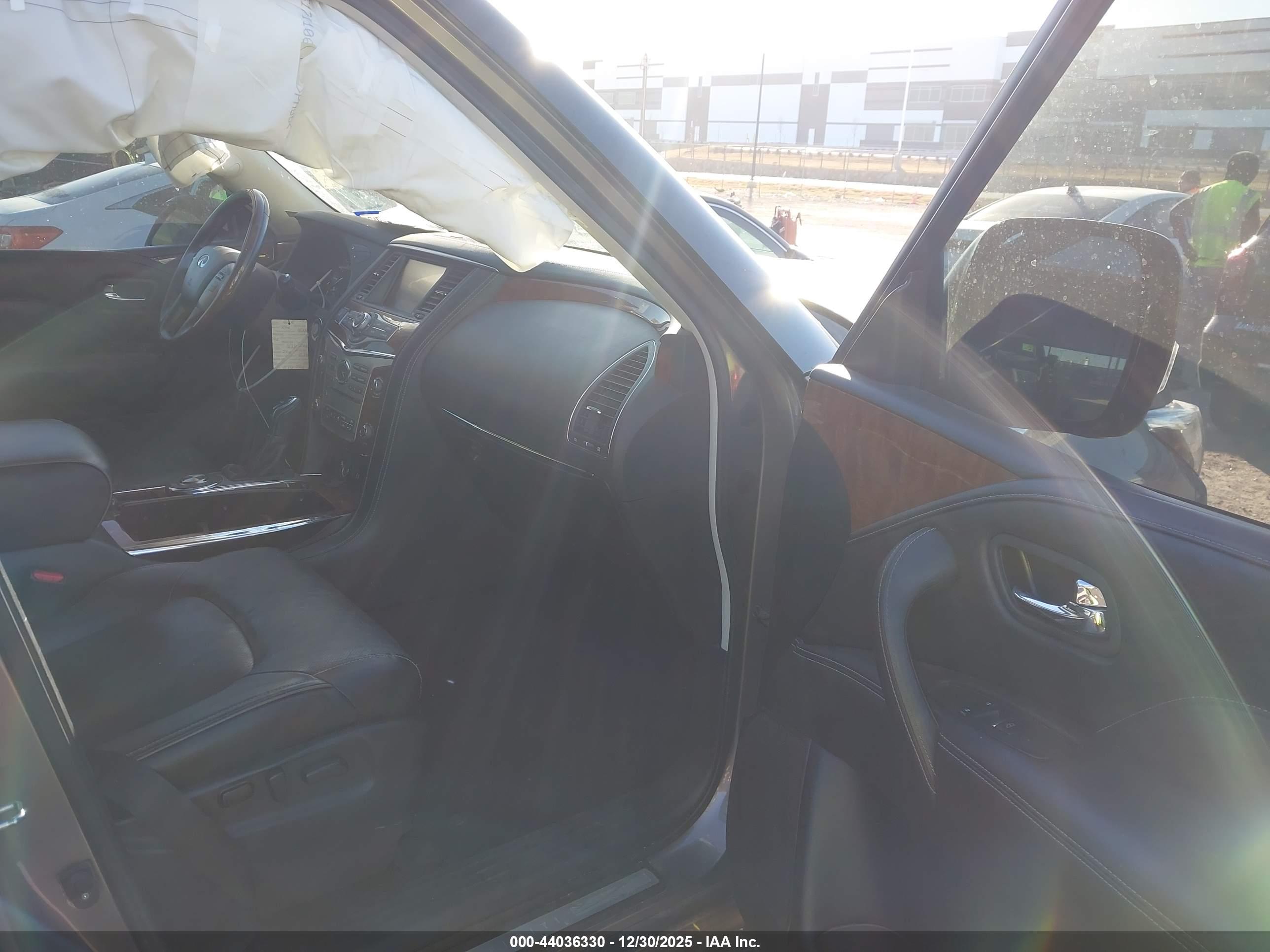 INFINITI QX80 image 5