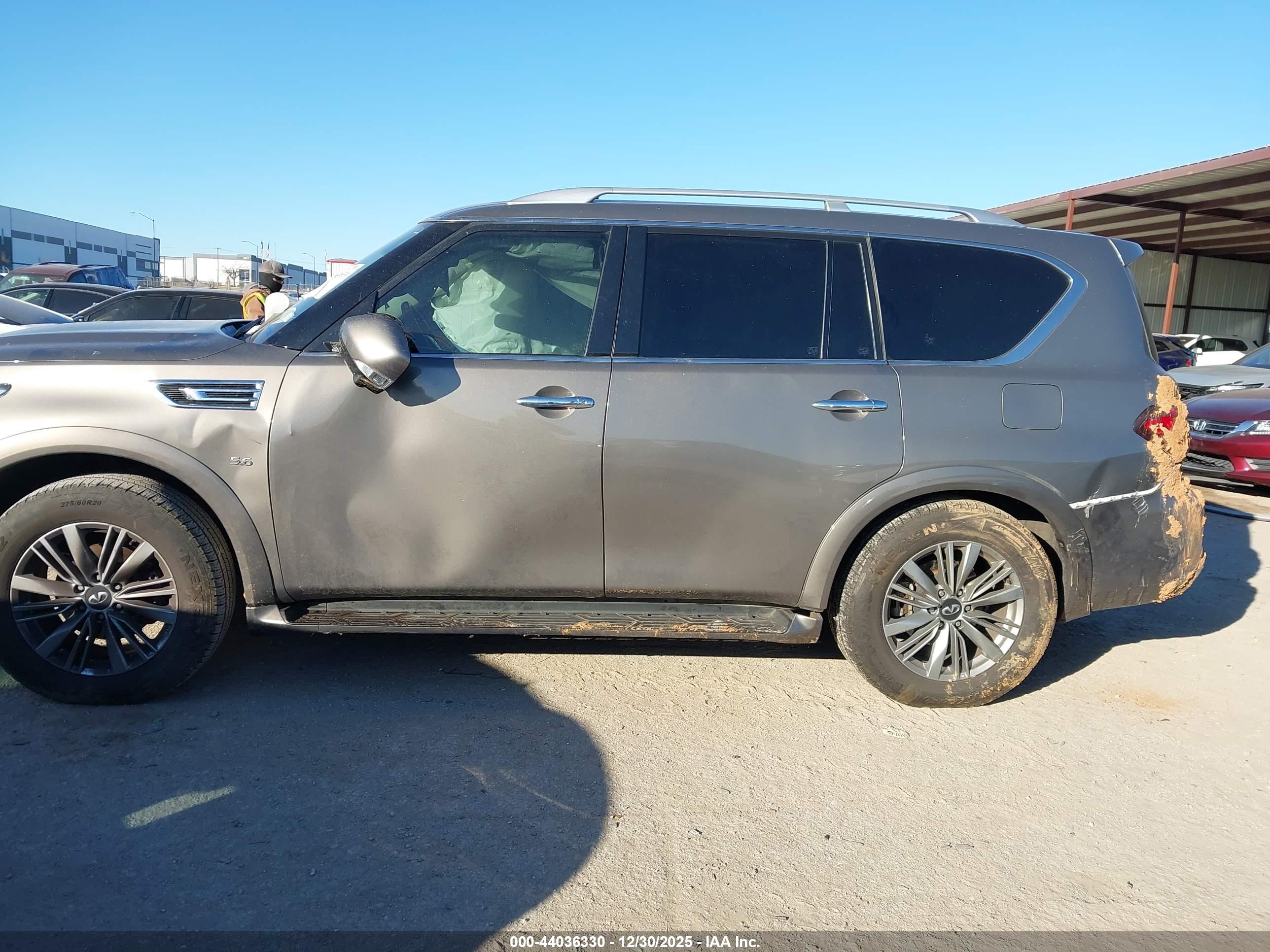 INFINITI QX80 image 6