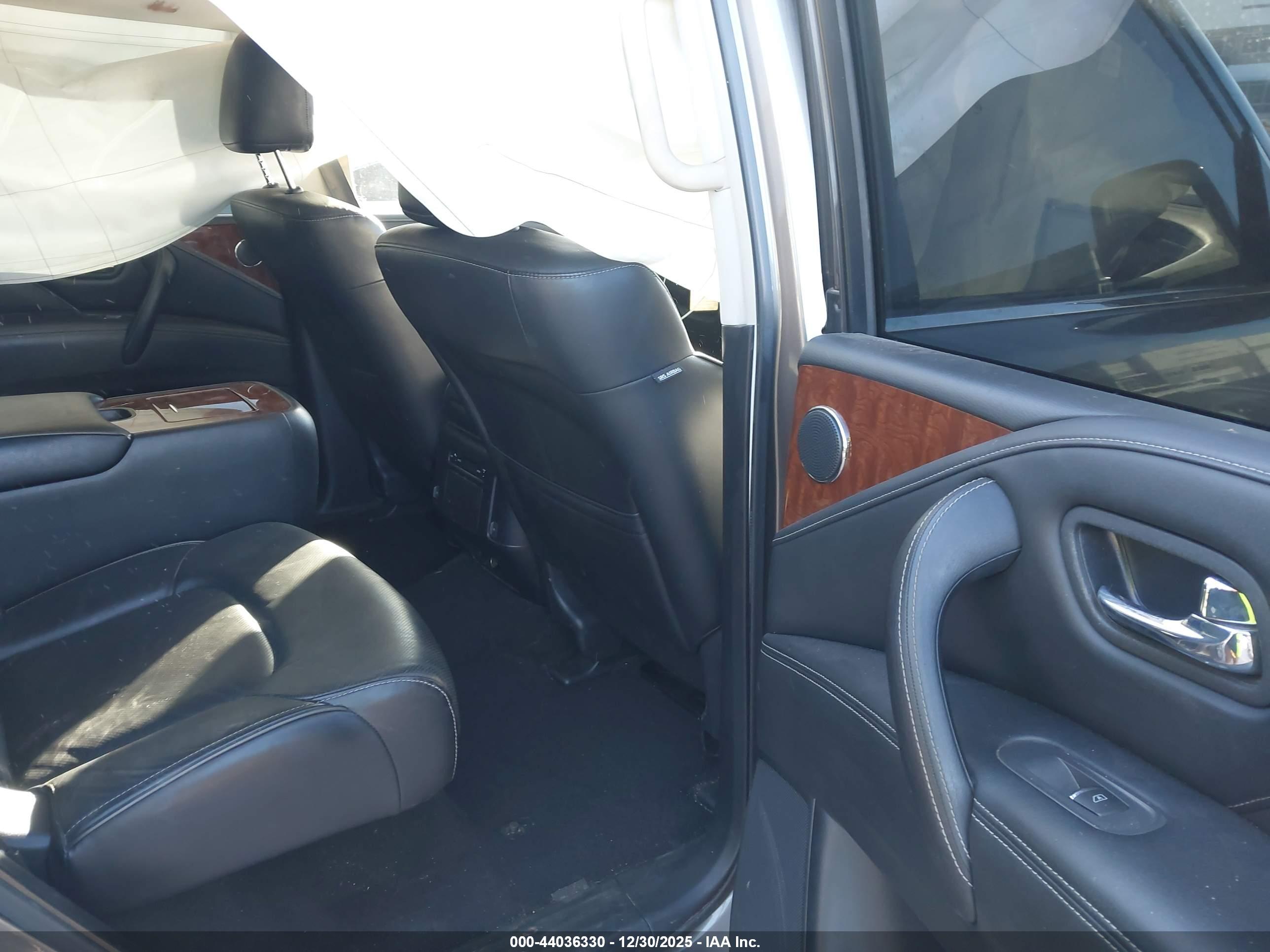 INFINITI QX80 image 8