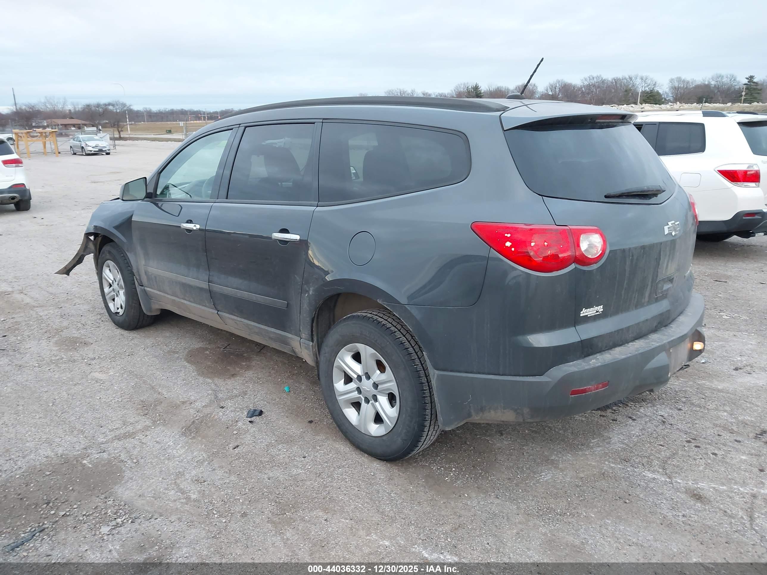 CHEVROLET TRAVERSE image 3