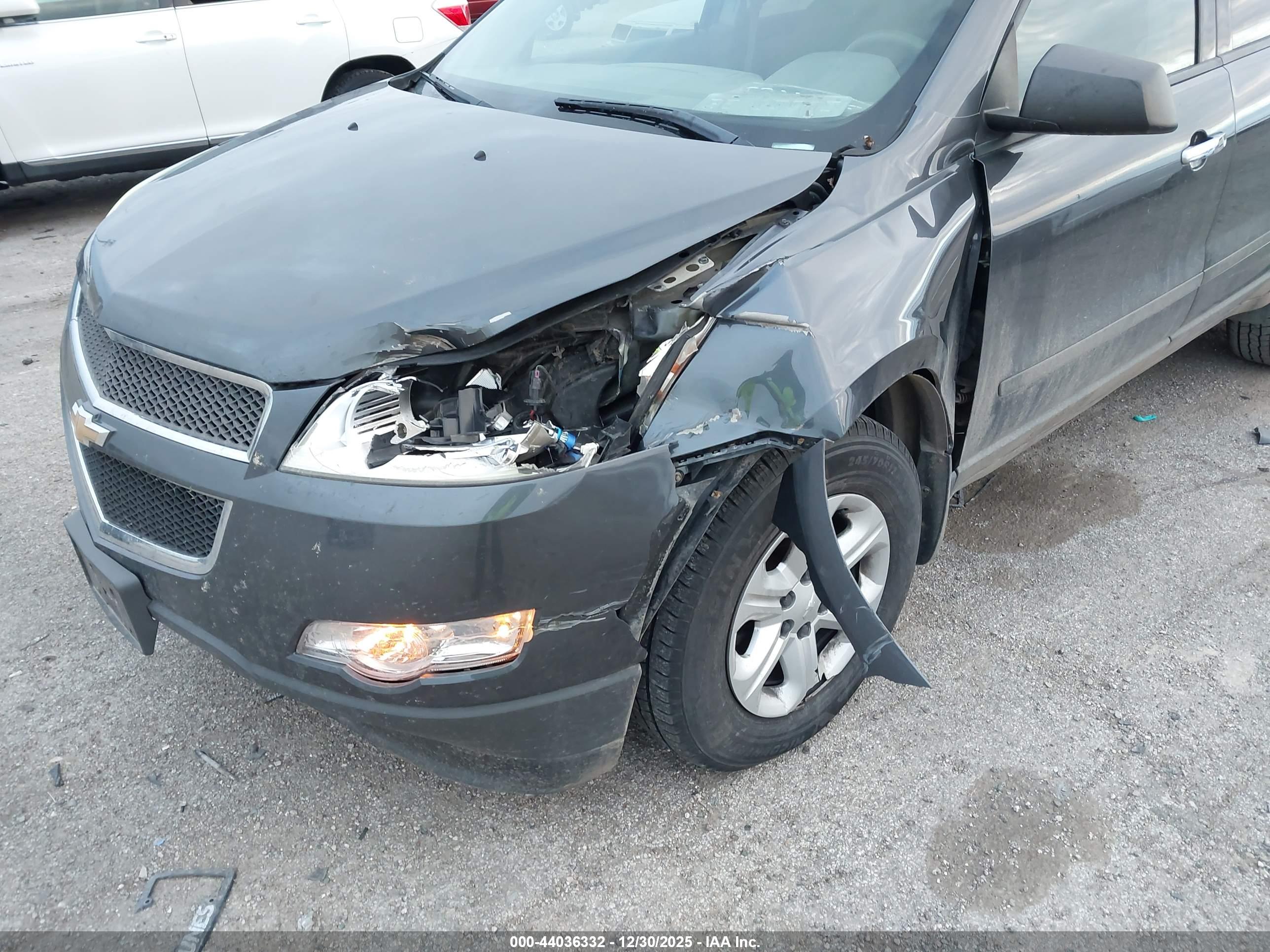 CHEVROLET TRAVERSE image 6
