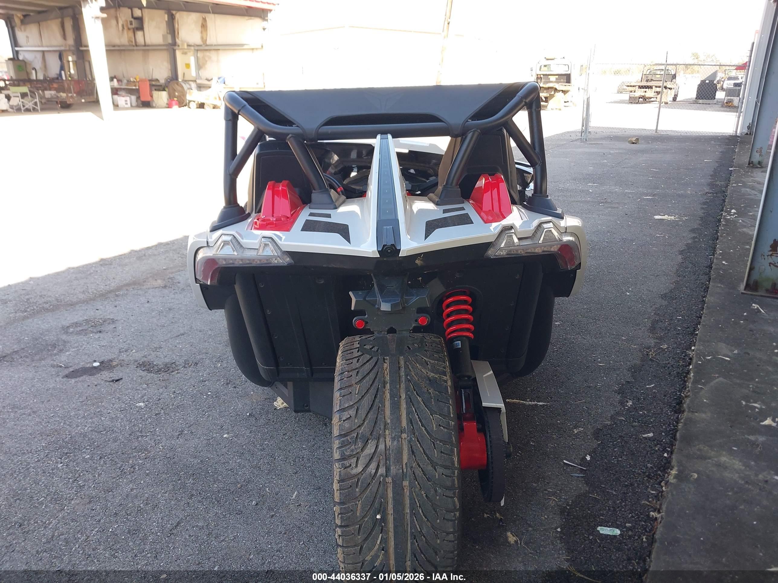 POLARIS SLINGSHOT image 6