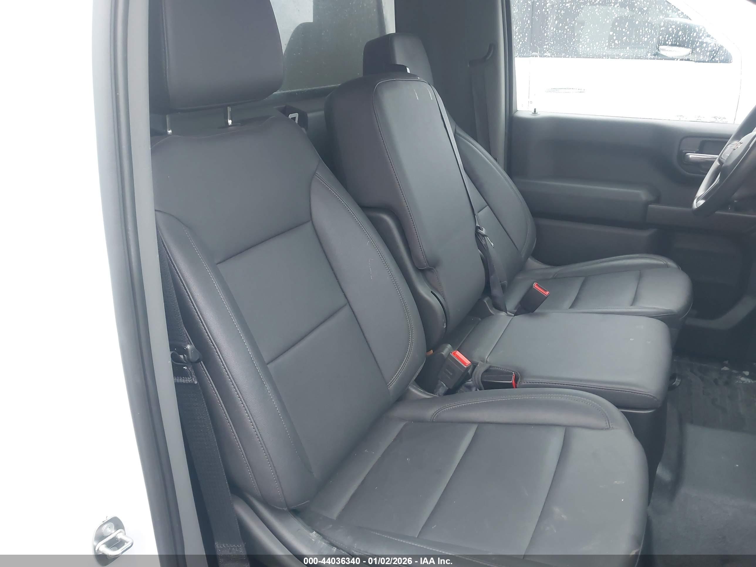 CHEVROLET SILVERADO image 8