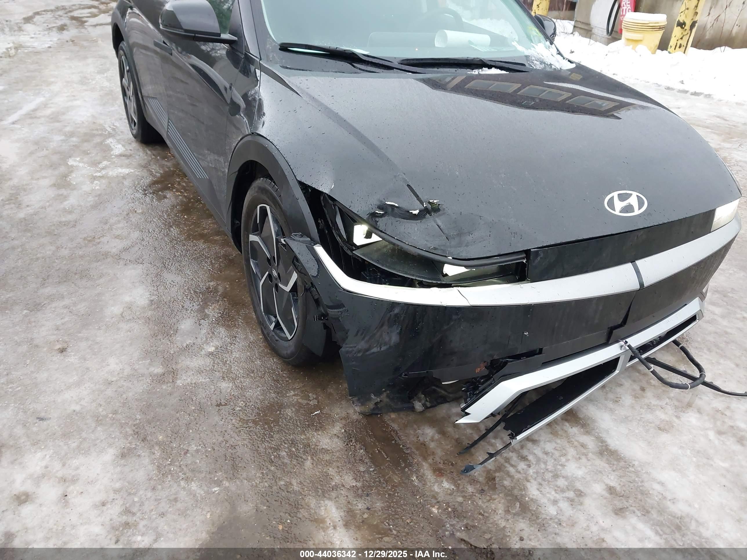 HYUNDAI IONIQ image 6