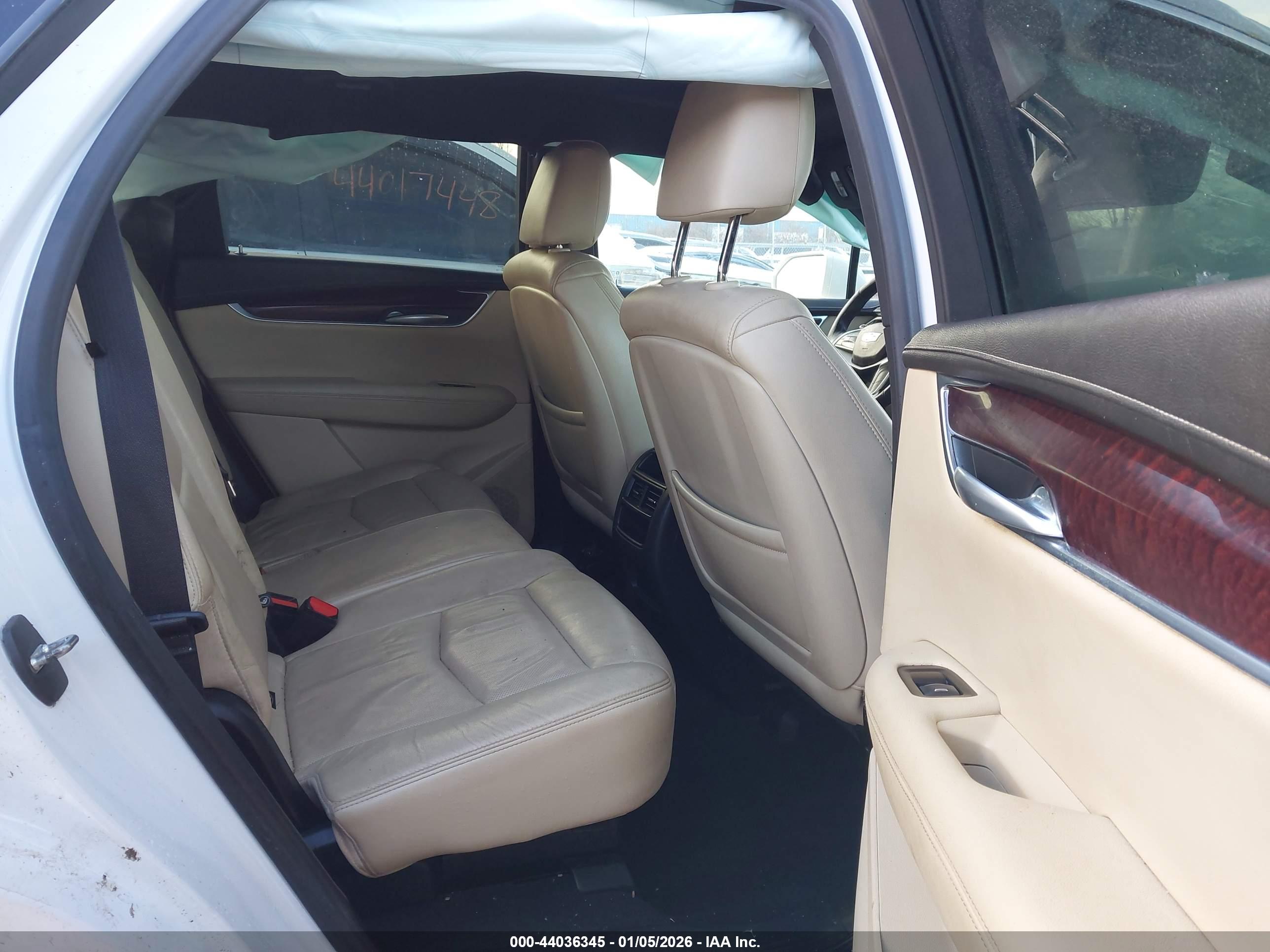 CADILLAC XT5 image 8