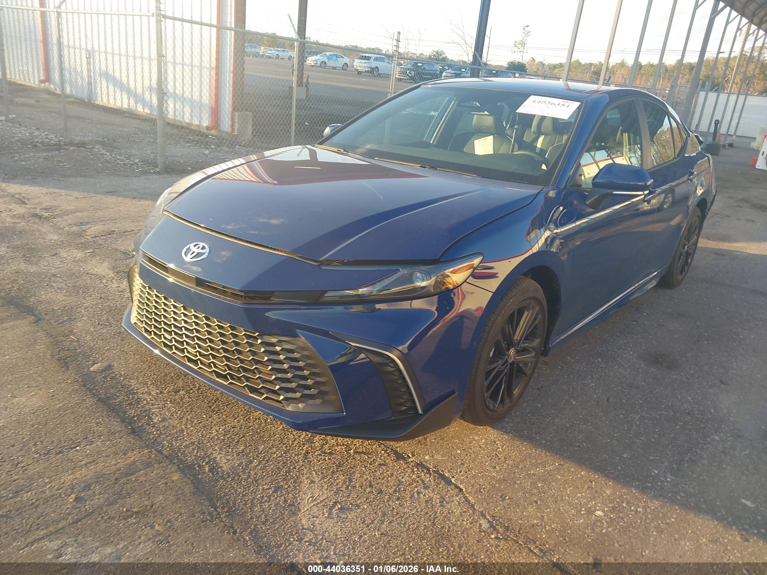 TOYOTA CAMRY image 2