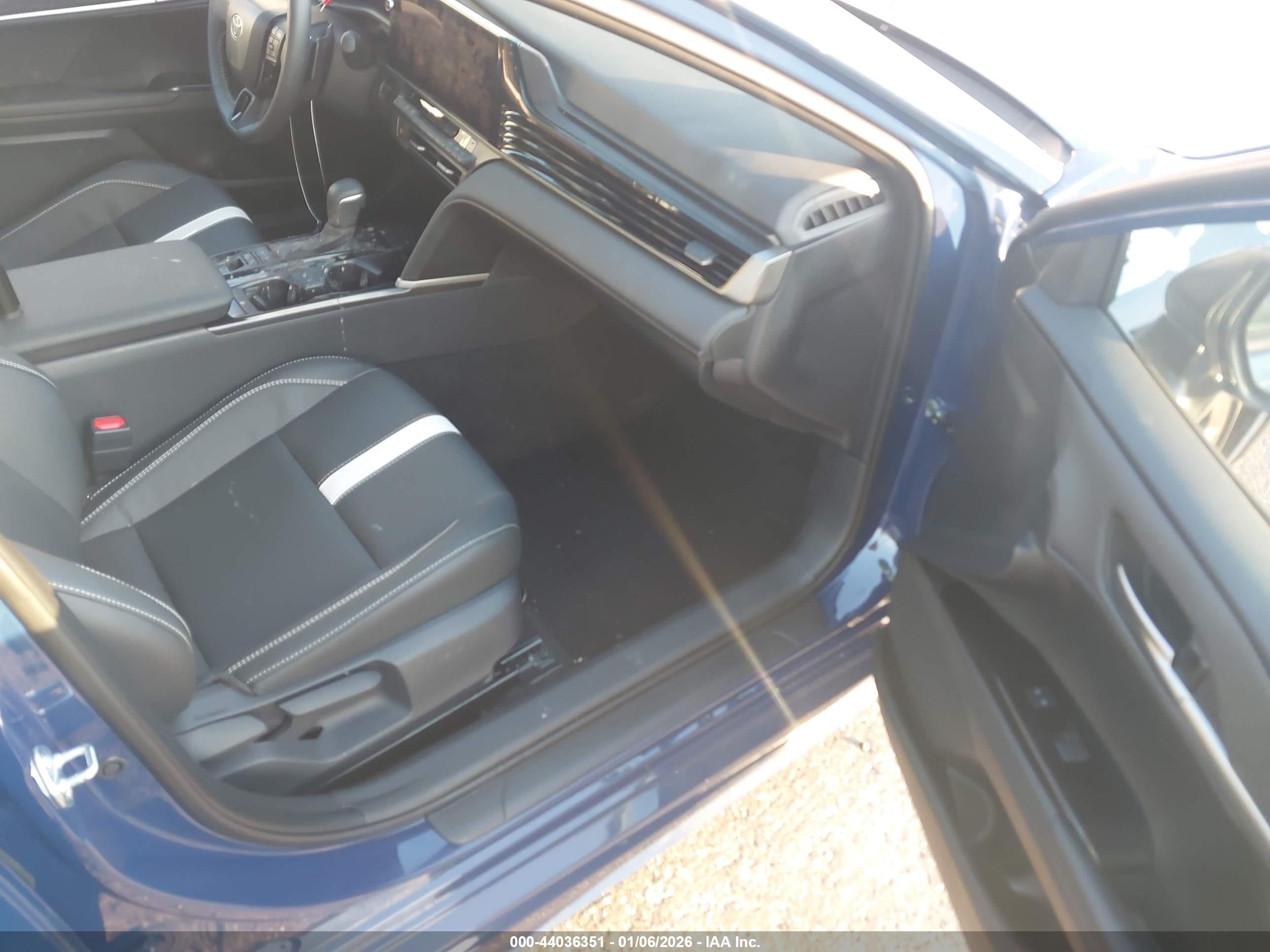 TOYOTA CAMRY image 5