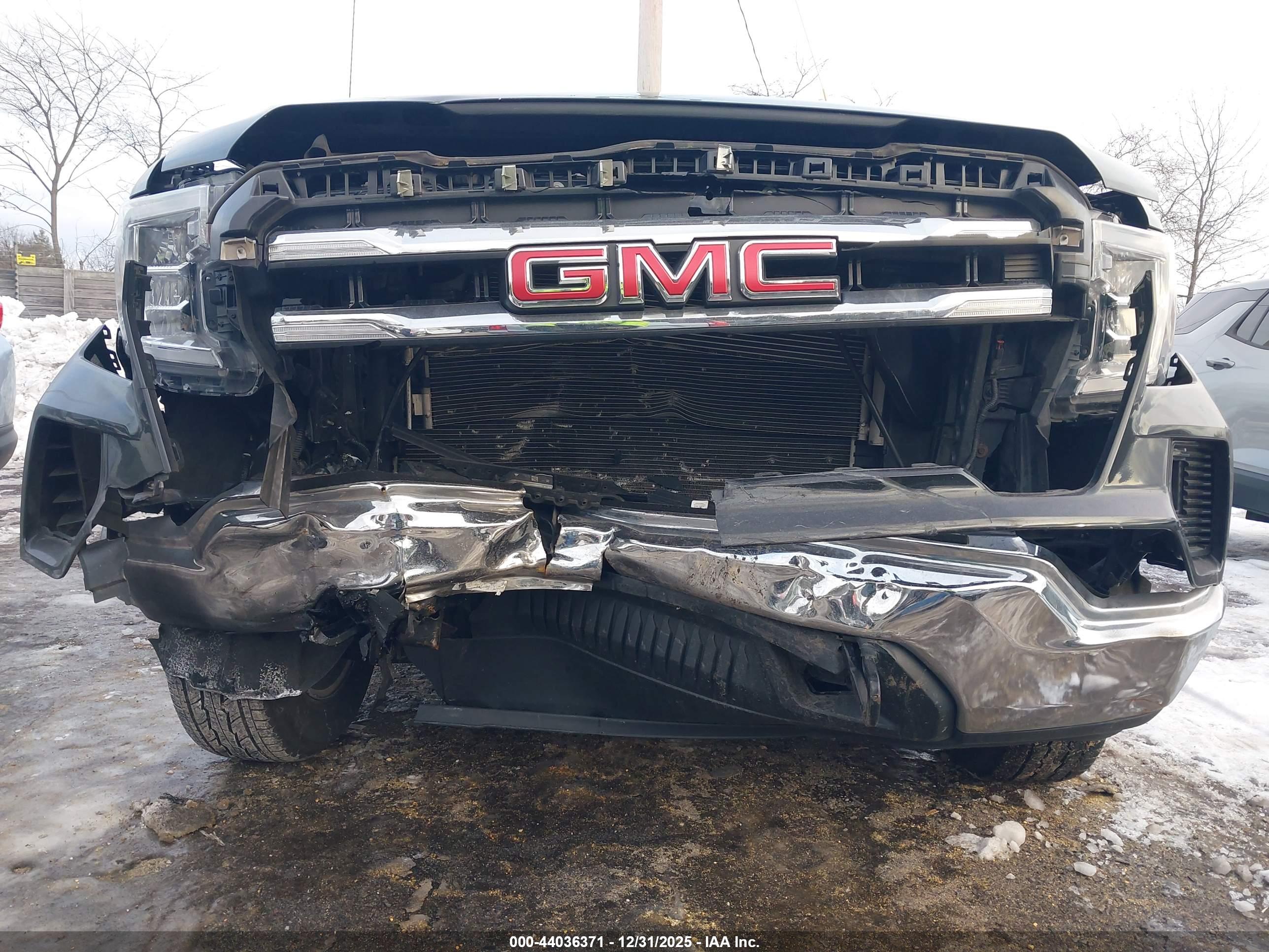 GMC SIERRA image 6