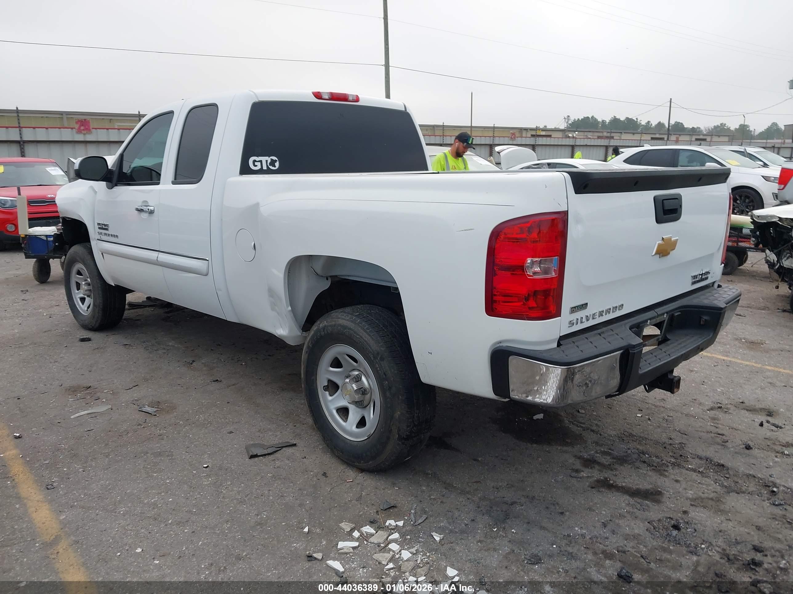 CHEVROLET SILVERADO image 3
