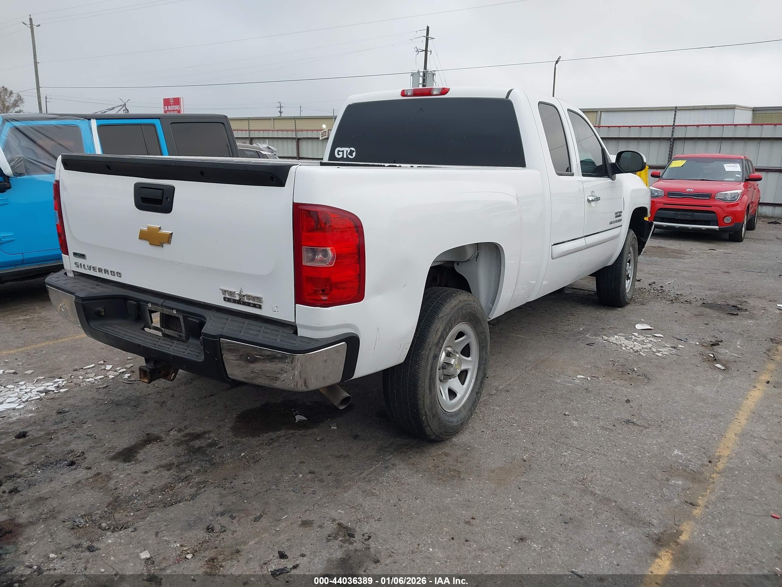 CHEVROLET SILVERADO image 4