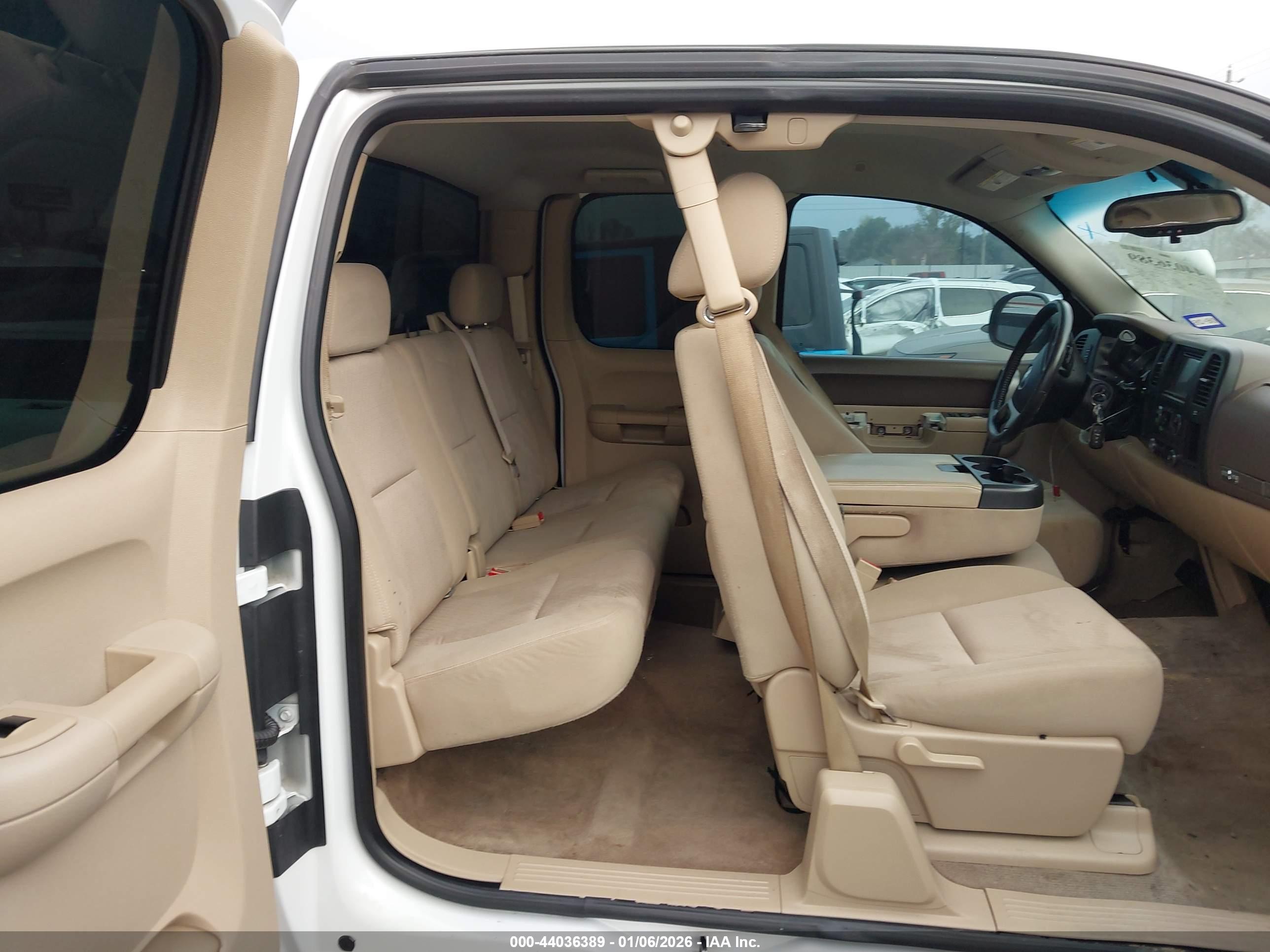 CHEVROLET SILVERADO image 8