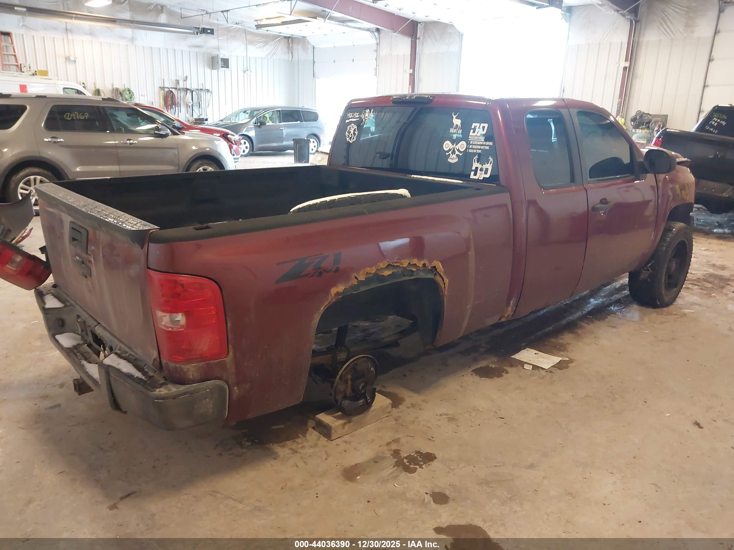 CHEVROLET SILVERADO image 4